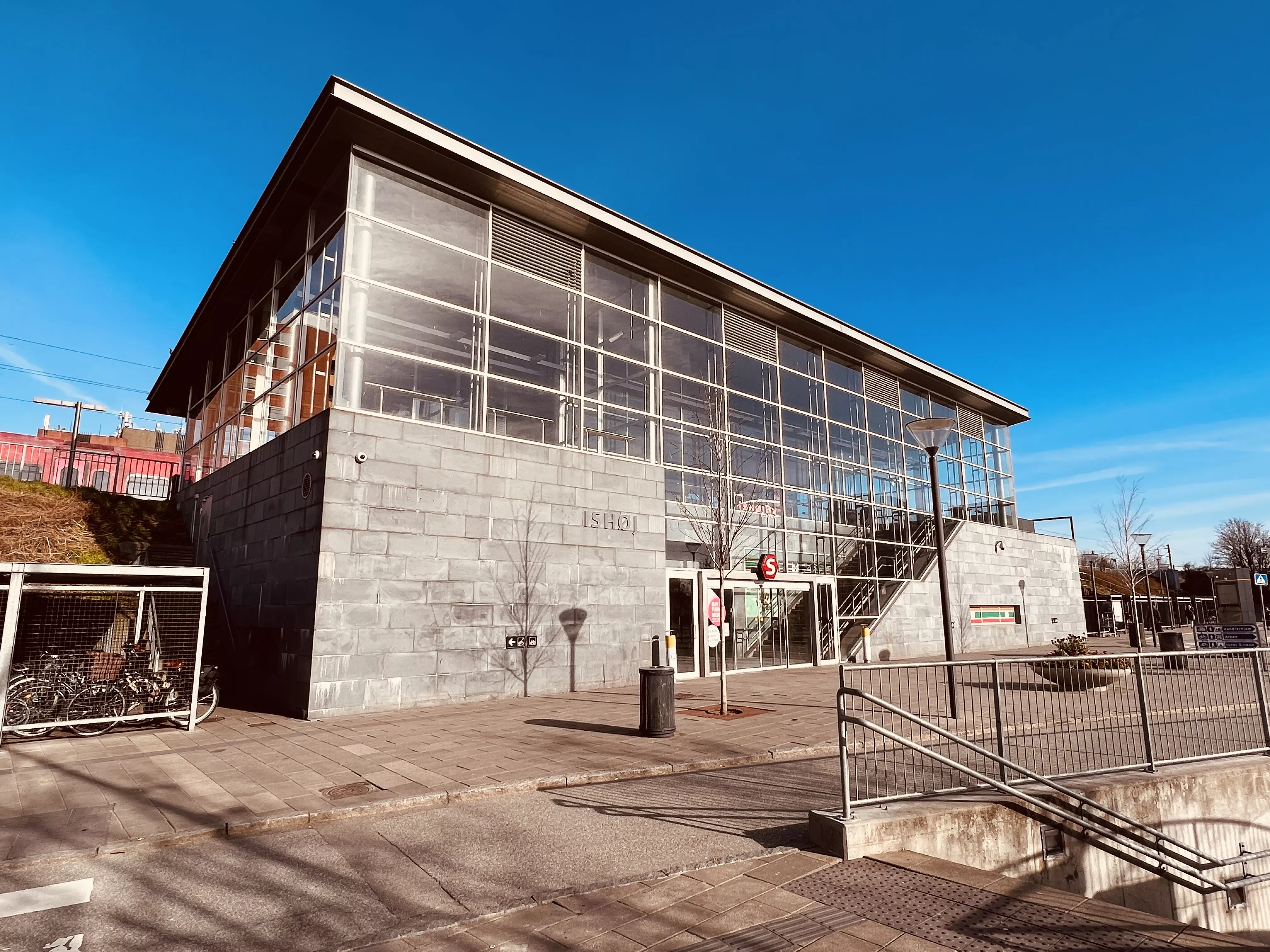 Billede af Ishøj S-togsstation. Billede af Ishøj S-togsstation.