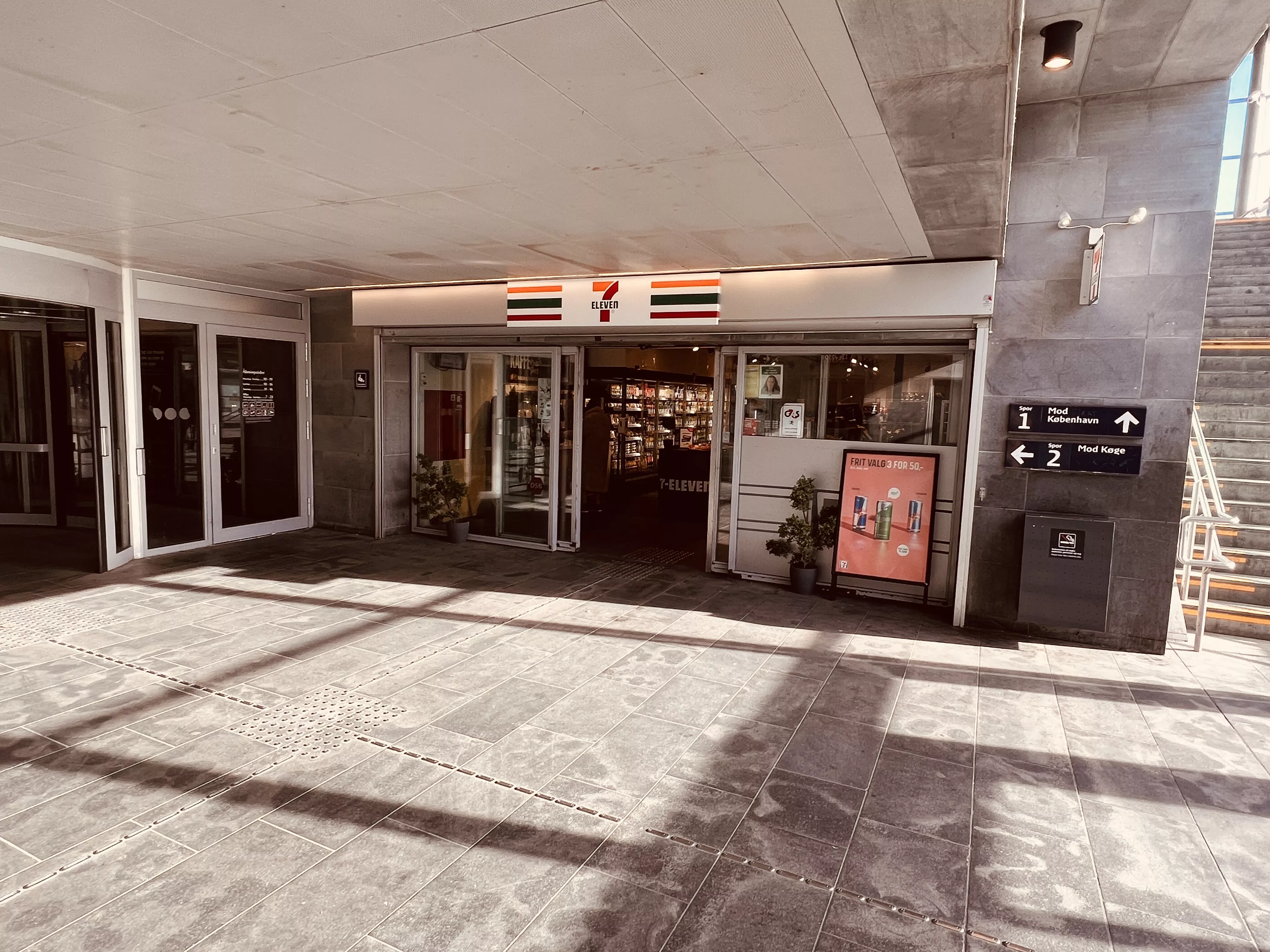 Billede af Ishøj S-togsstation. Billede af Ishøj S-togsstation.