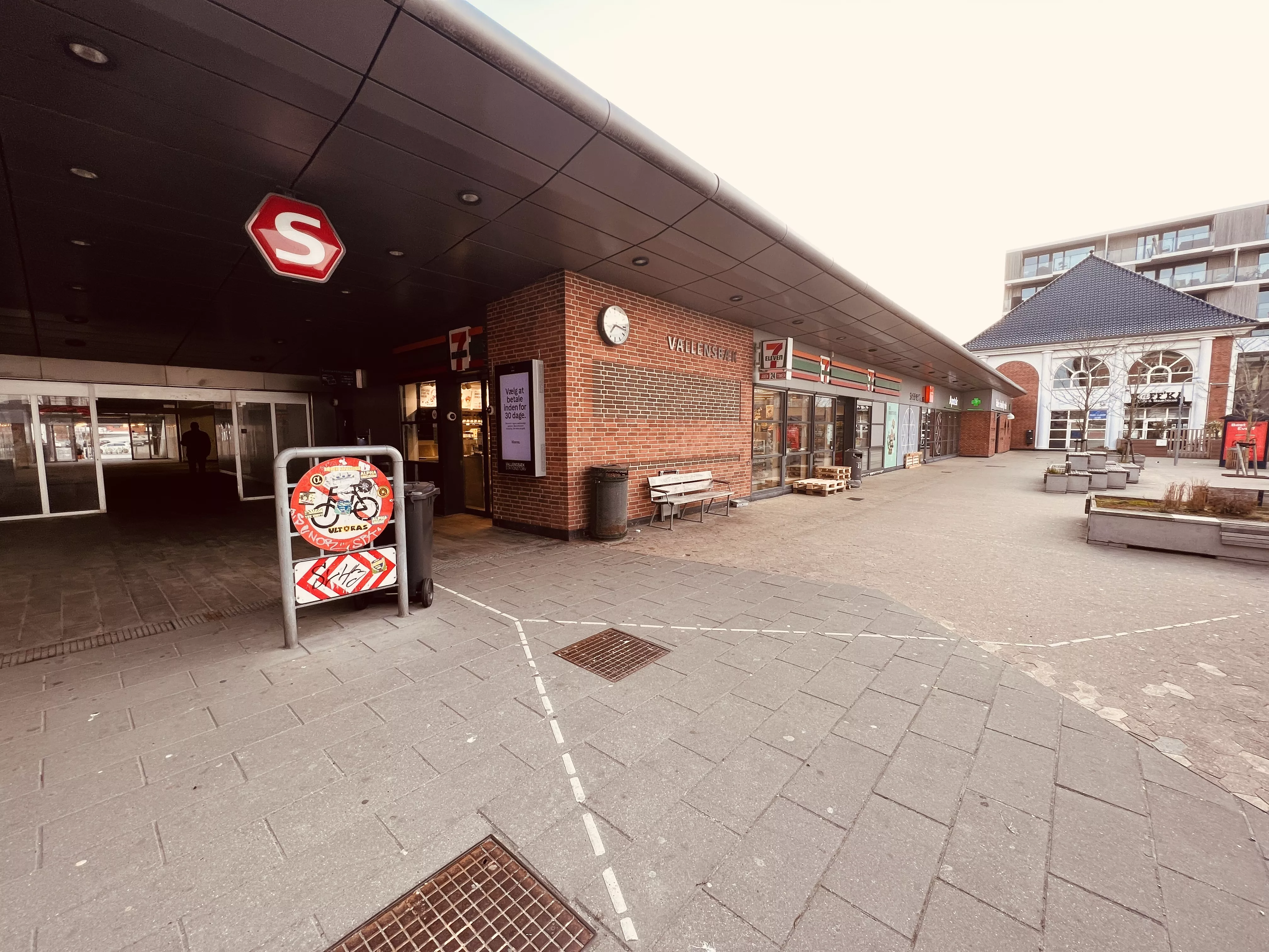 Billede af Vallensbæk S-togsstation. Billede af Vallensbæk S-togsstation.
