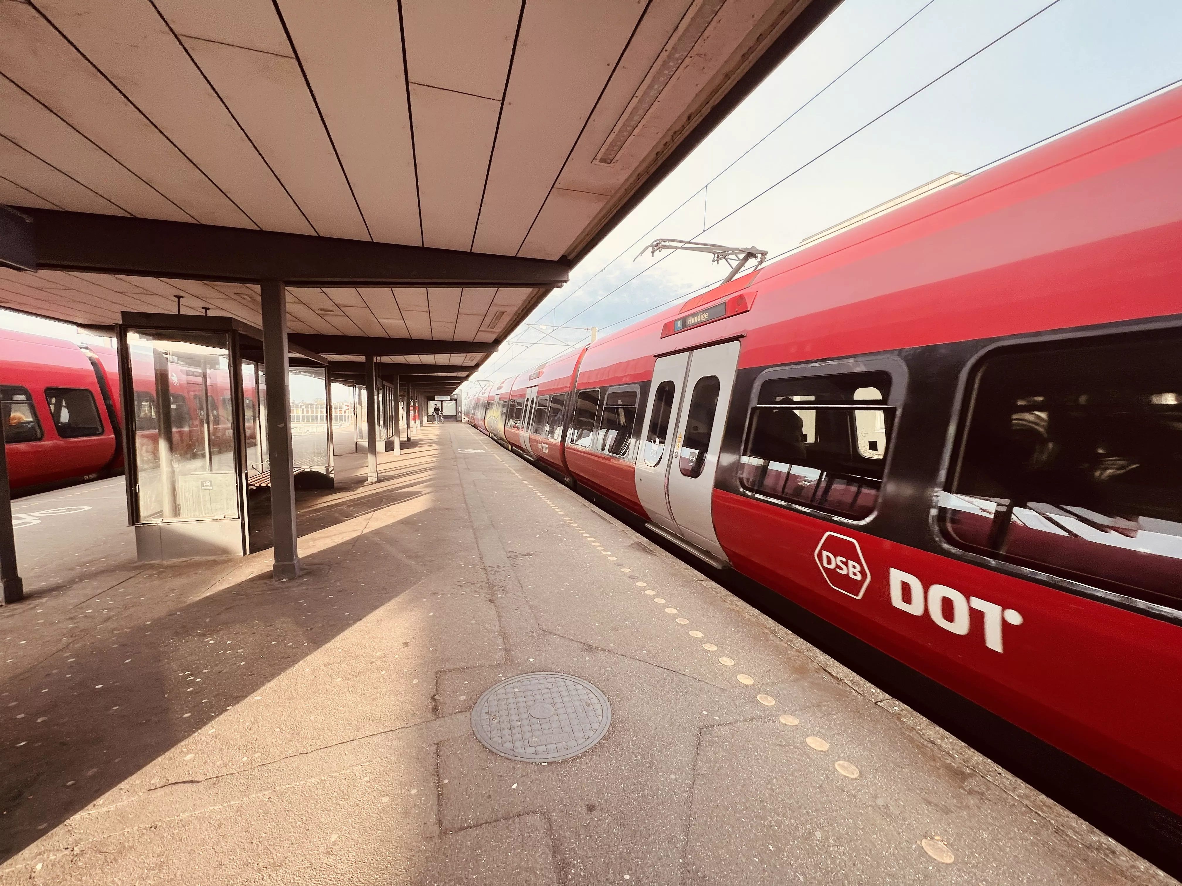 Billede af tog ud for Friheden S-togstrinbræt. Billede af tog ud for Friheden S-togstrinbræt.