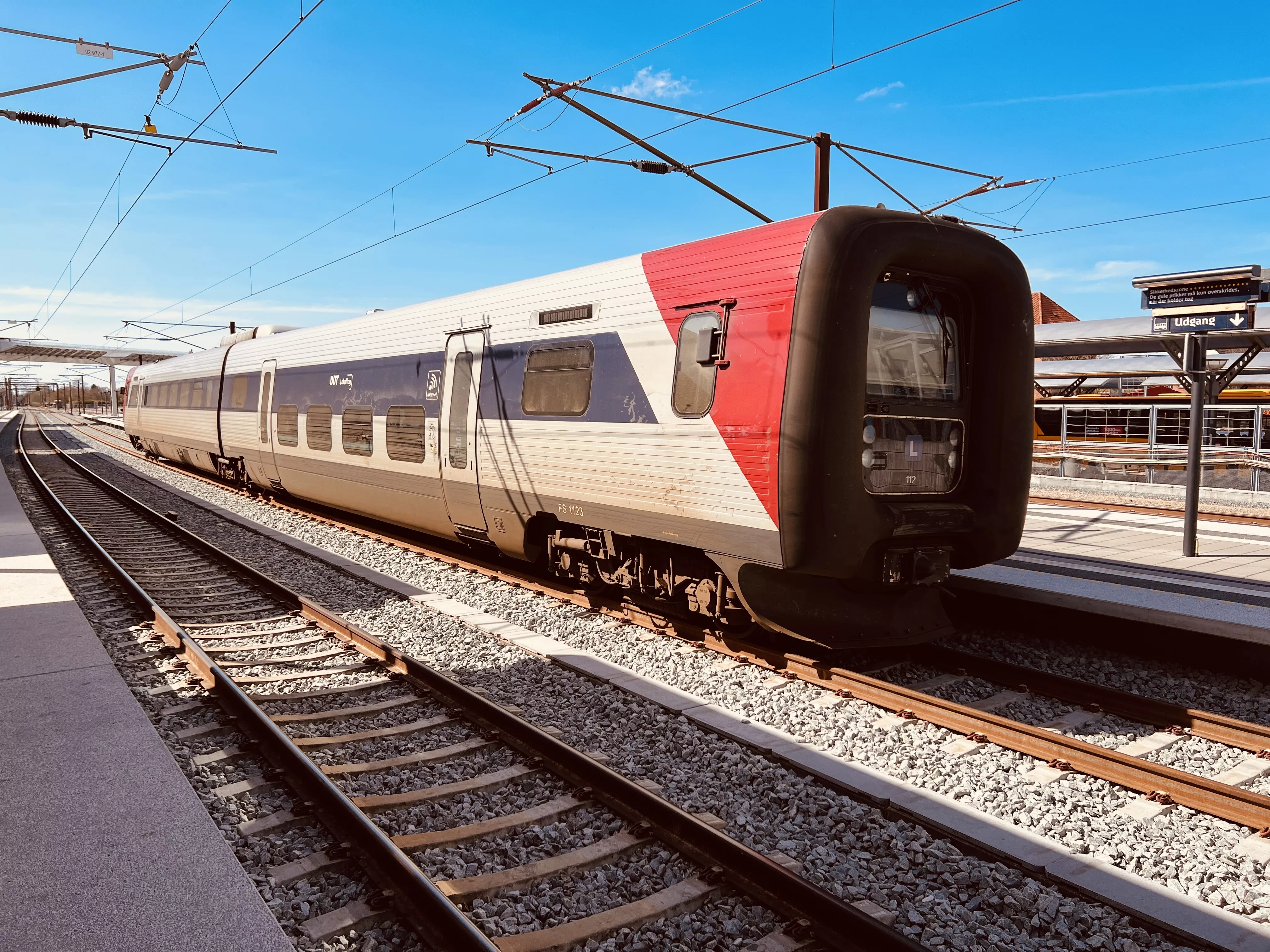 Billede af tog ud for Slagelse Station. Billede af tog ud for Slagelse Station.