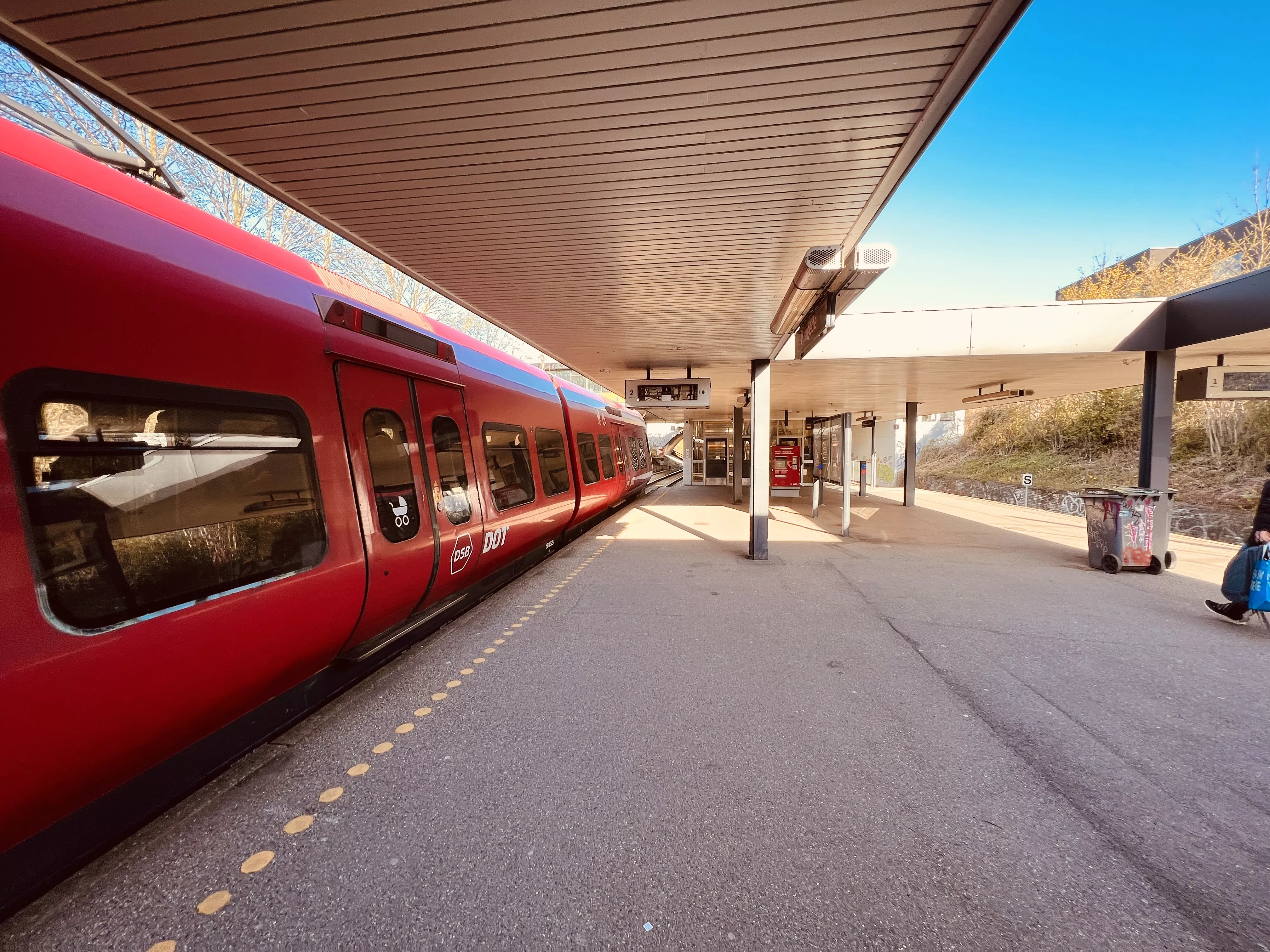 Billede af tog ud for Vangede S-togstrinbræt. Billede af tog ud for Vangede S-togstrinbræt.