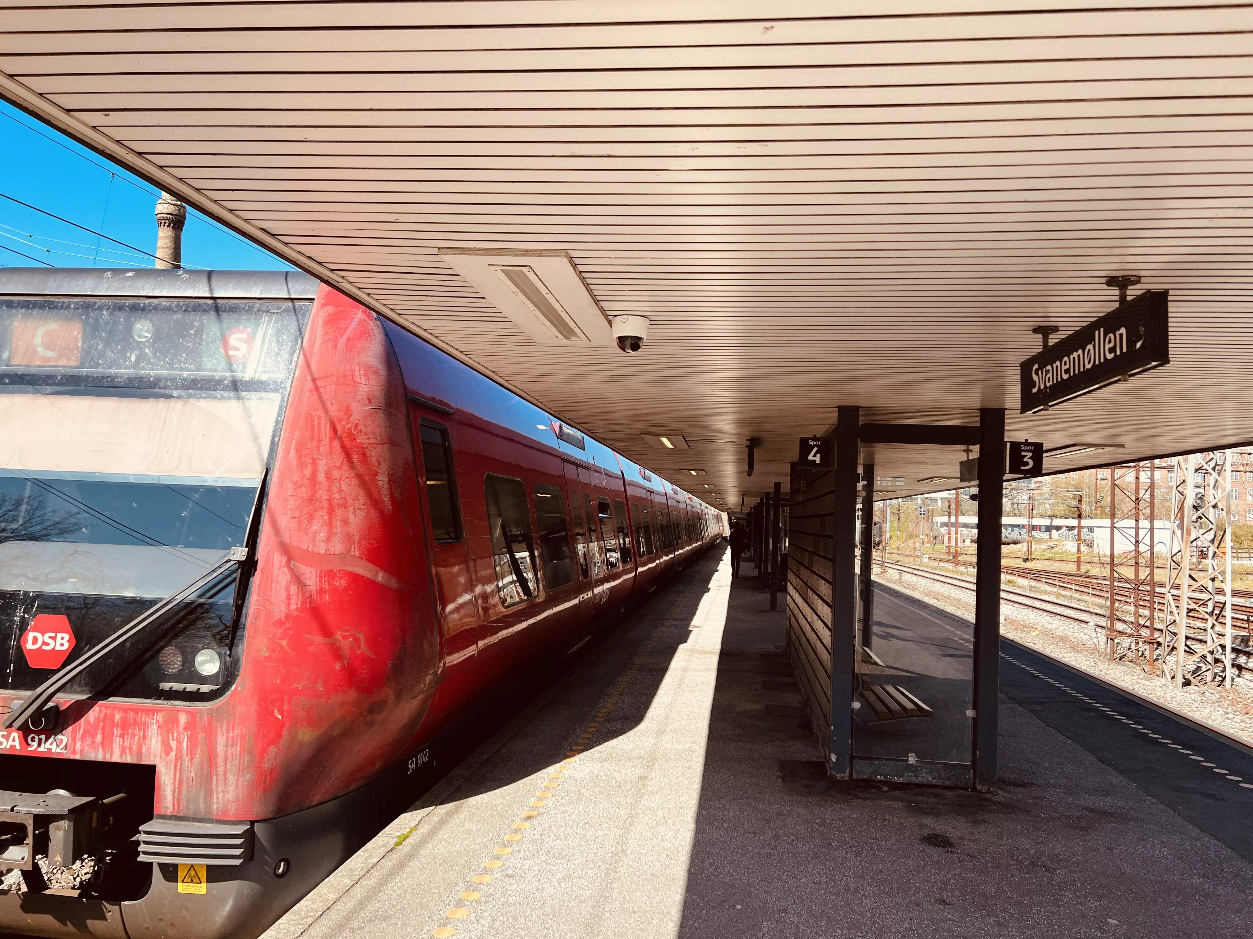 Billede af tog ud for Svanemøllen S-togsstation. Billede af tog ud for Svanemøllen S-togsstation.