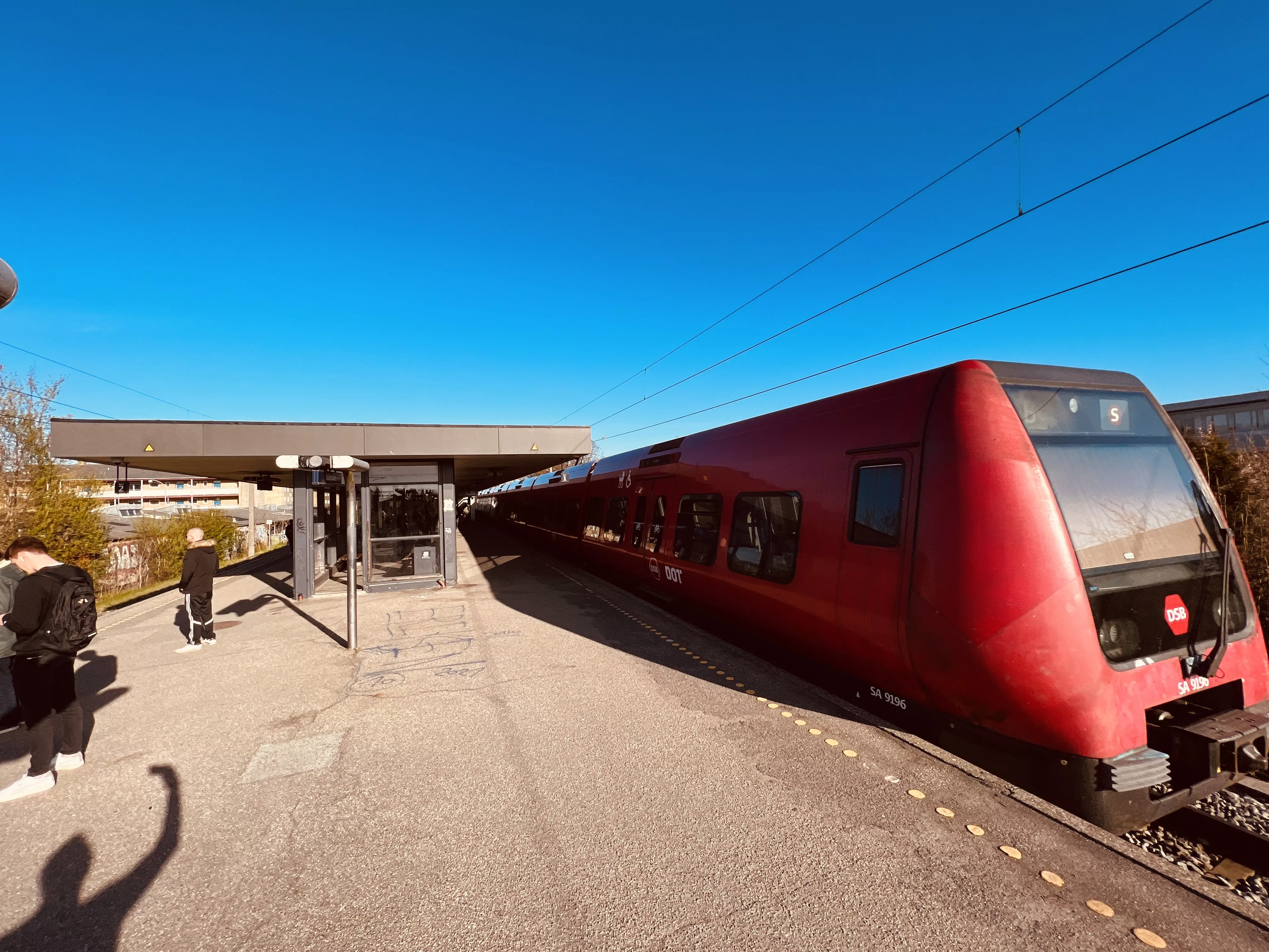 Billede af tog ud for Kildebakke S-togstrinbræt.