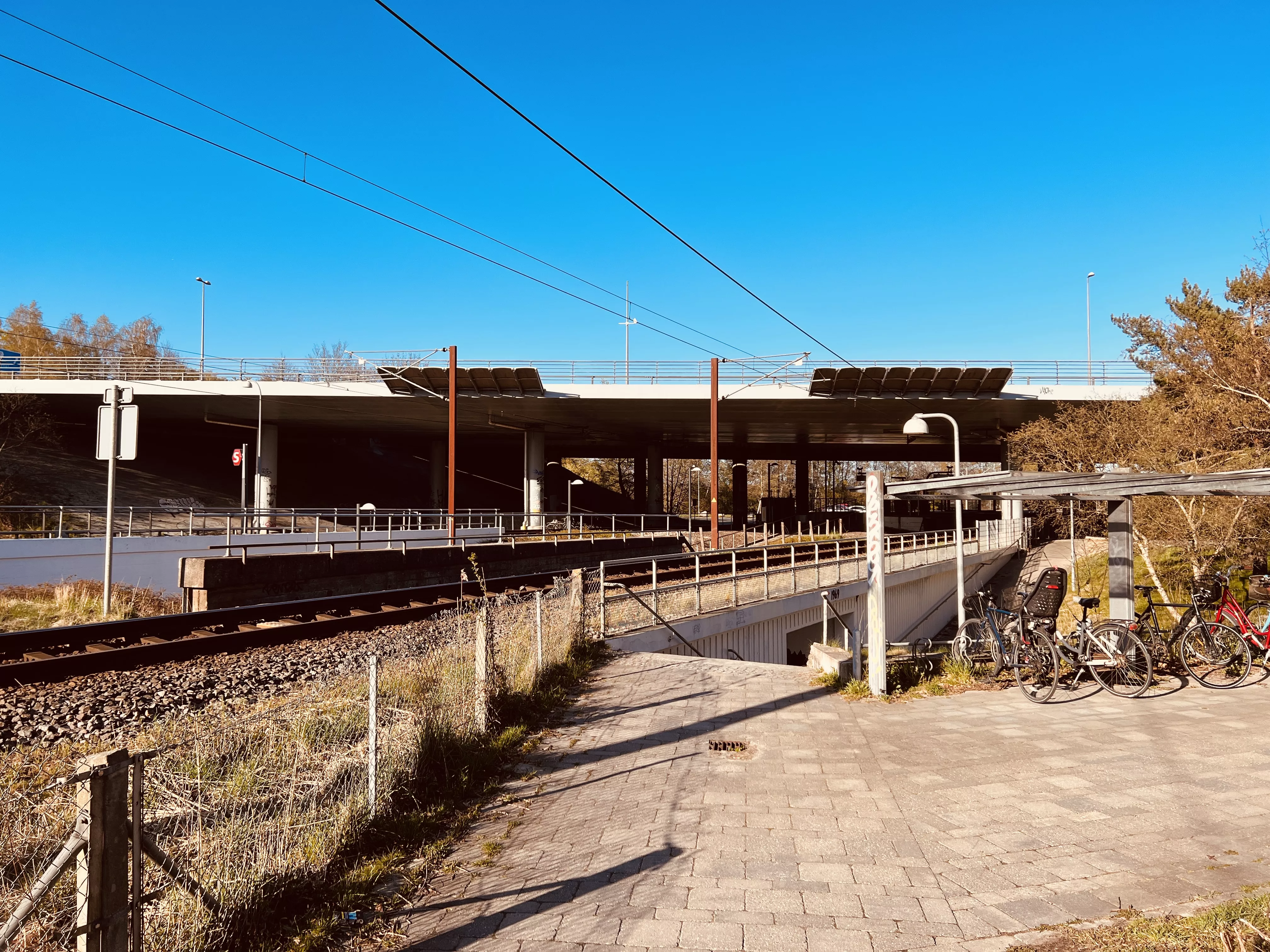 Billede af Skovbrynet S-togstrinbræt. Billede af Skovbrynet S-togstrinbræt.