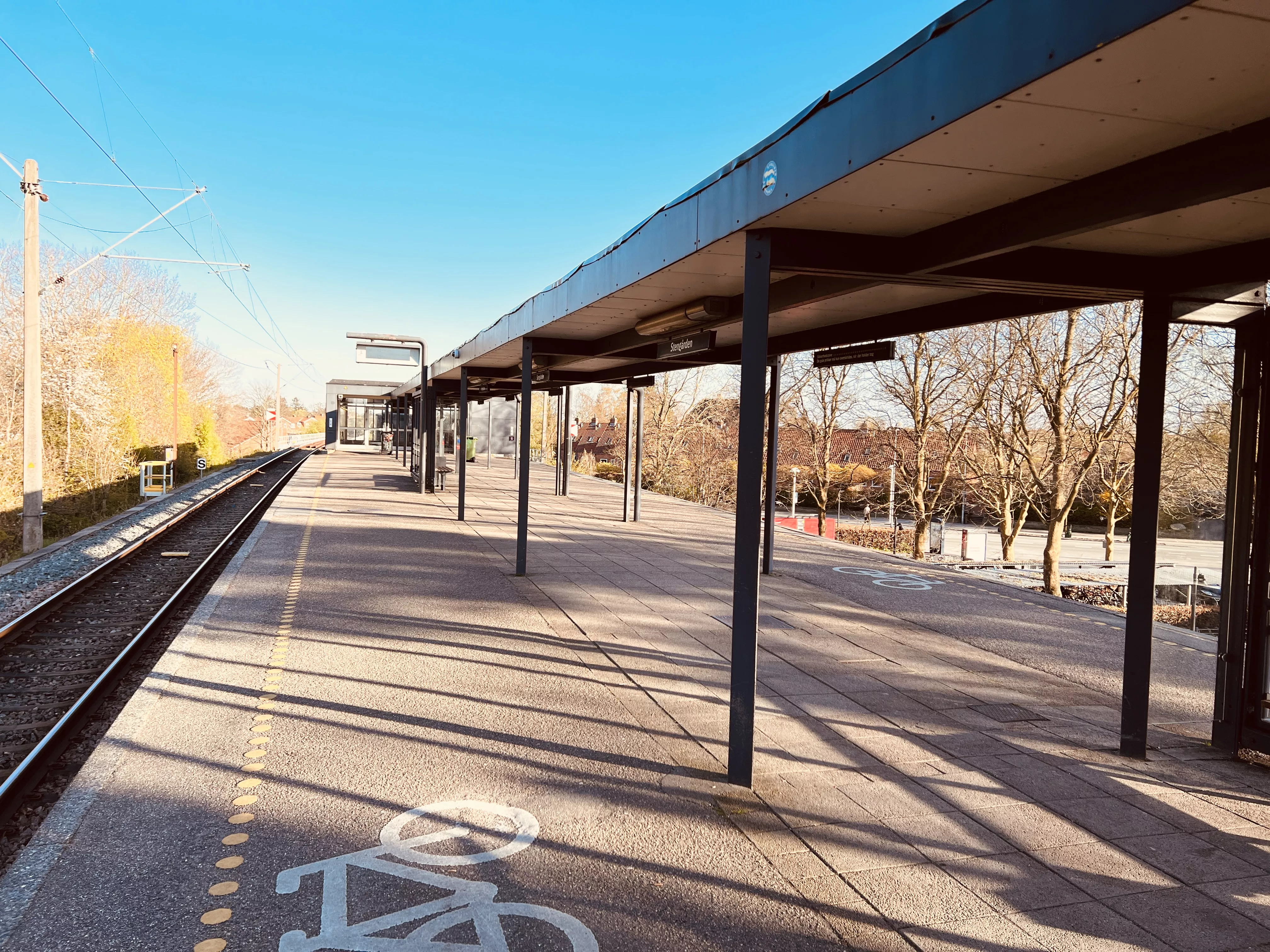 Billede af Stengården S-togstrinbræt. Billede af Stengården S-togstrinbræt.