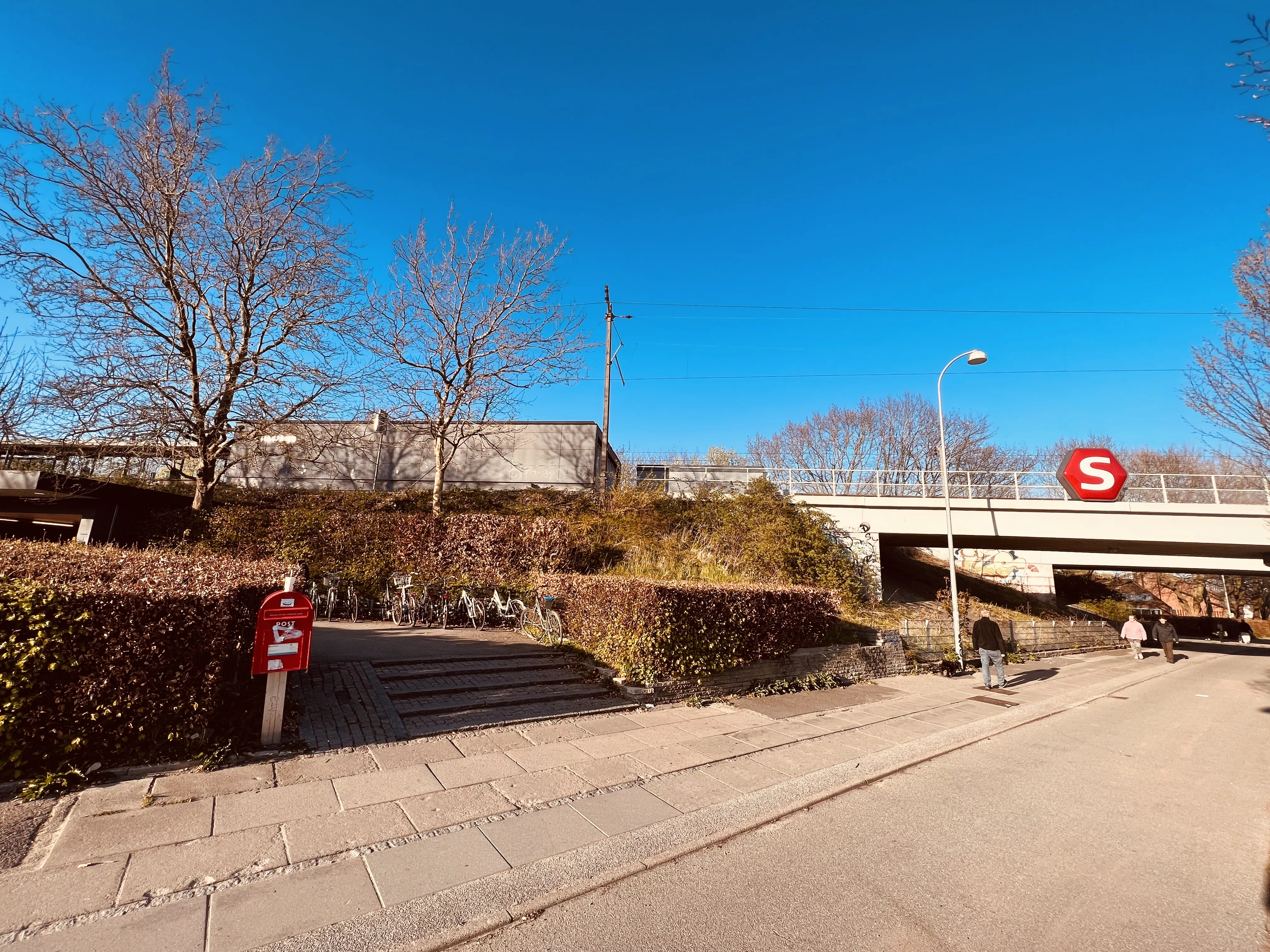 Billede af Stengården S-togstrinbræt. Billede af Stengården S-togstrinbræt.