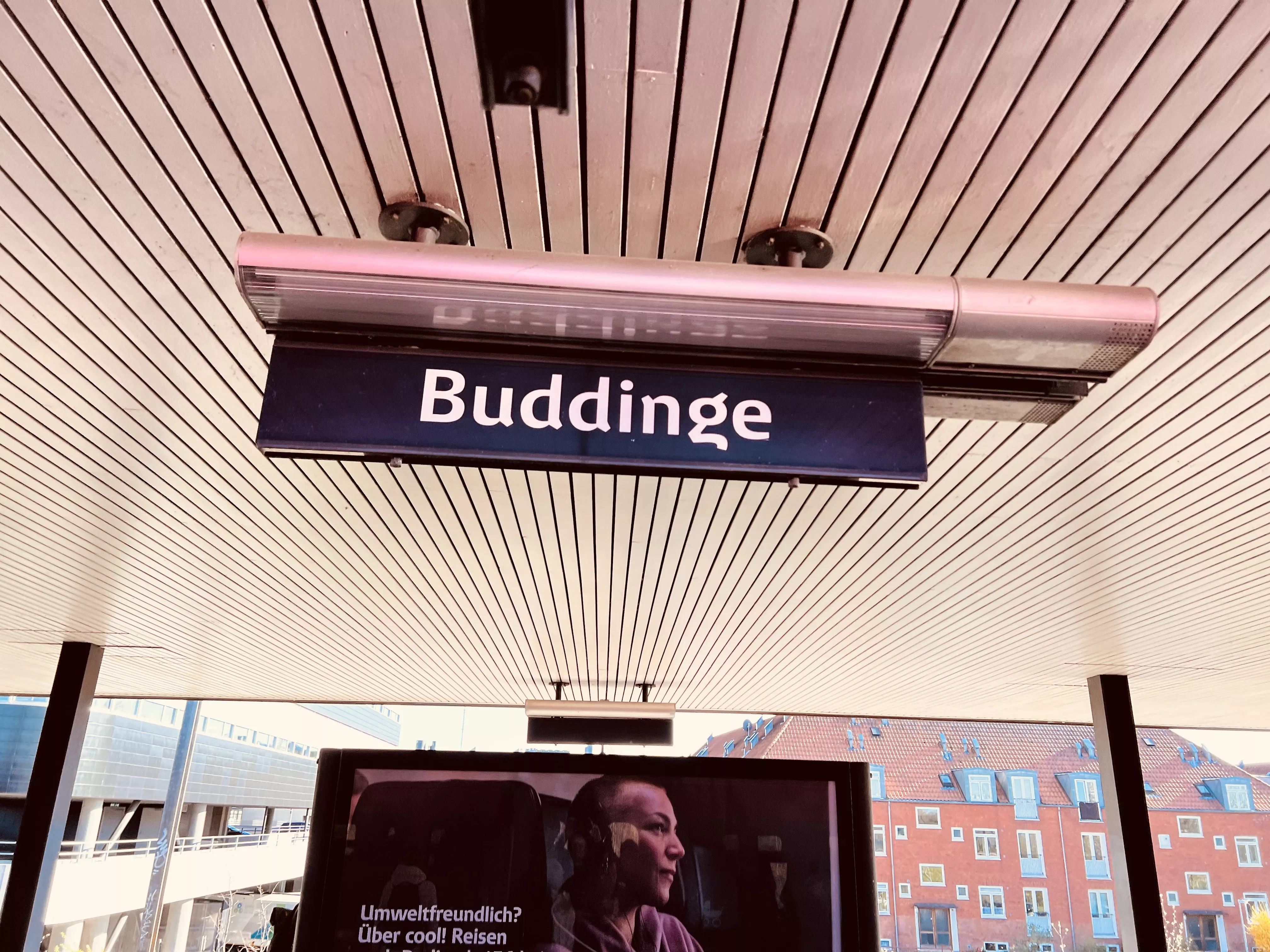 Billede af Buddinge S-togstrinbræt. Billede af Buddinge S-togstrinbræt.