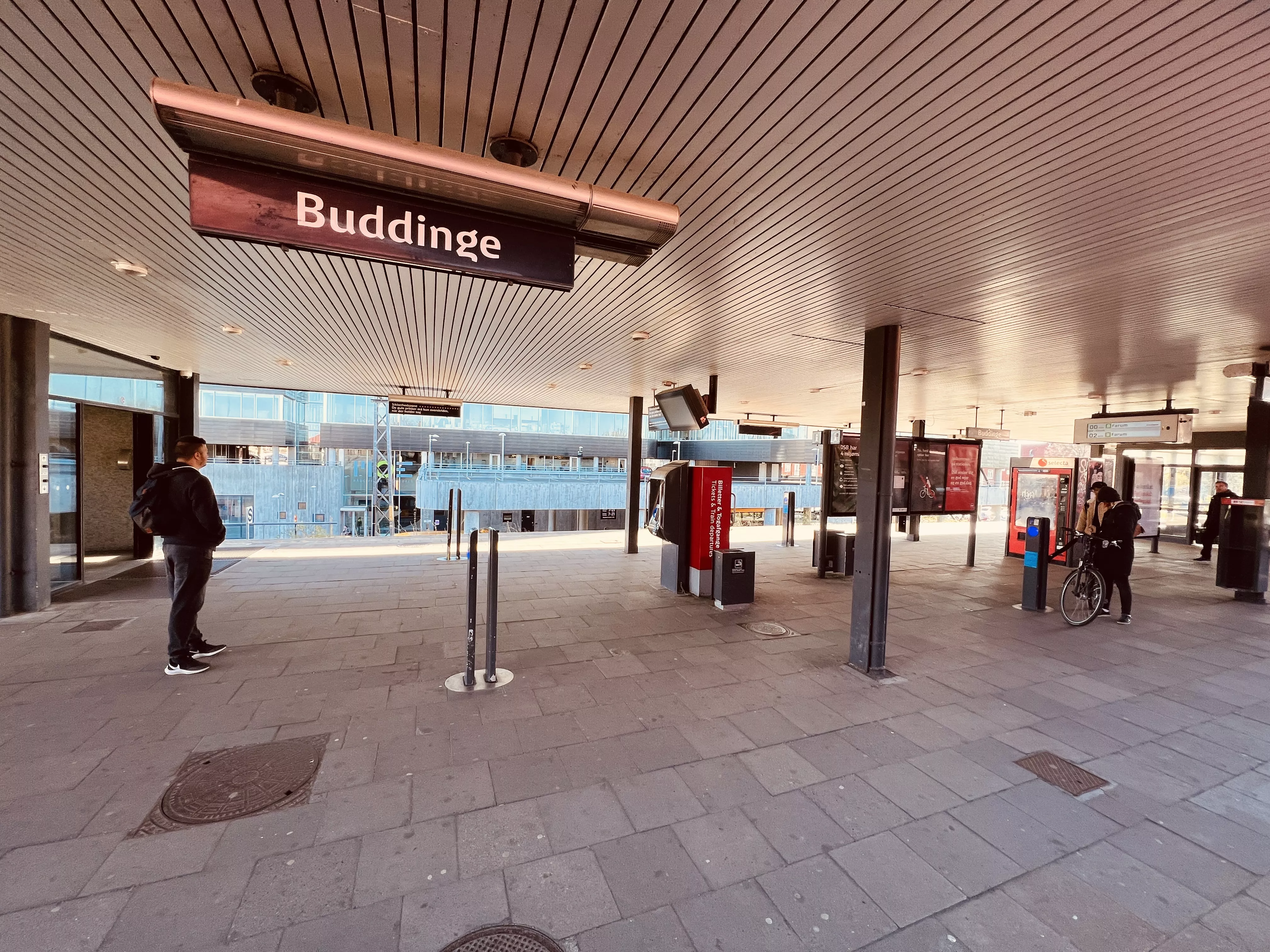 Billede af Buddinge S-togstrinbræt. Billede af Buddinge S-togstrinbræt.