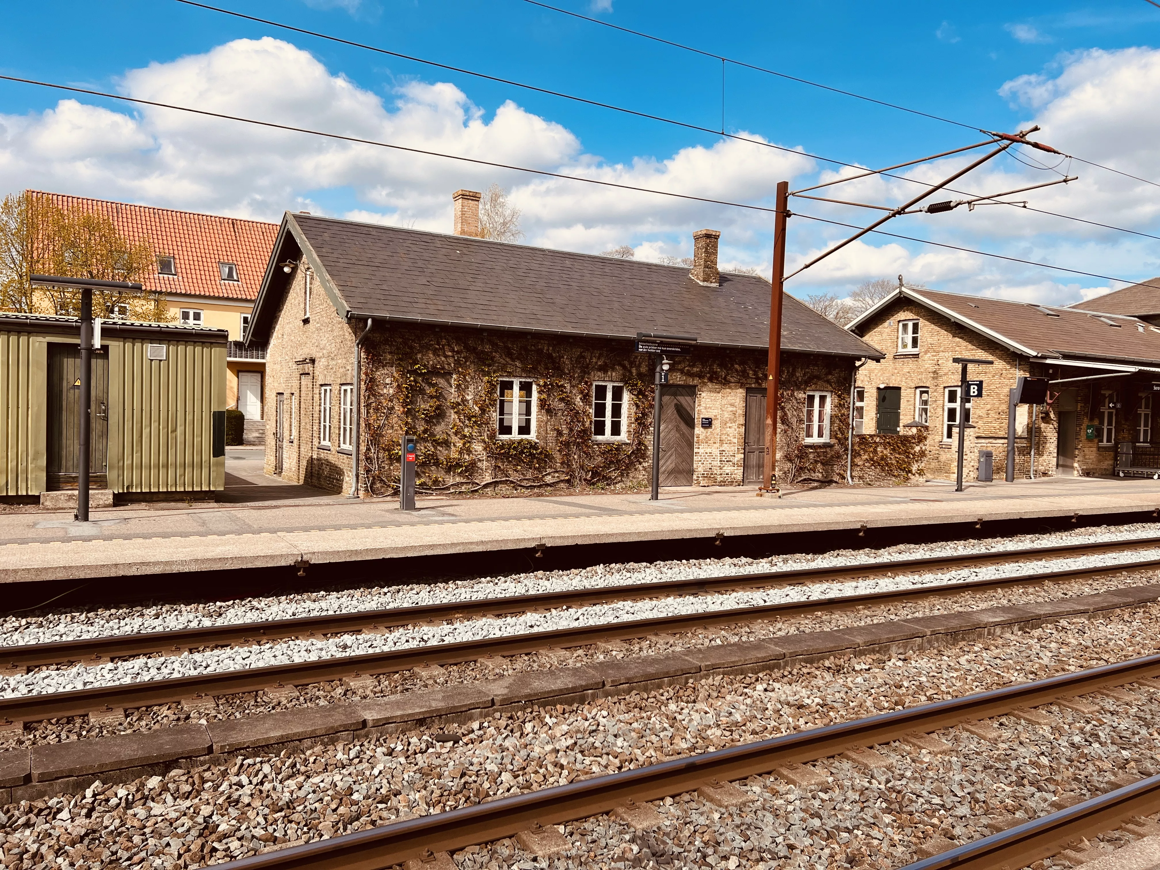Billede af Sorø Stations varehus. Billede af Sorø Stations varehus.