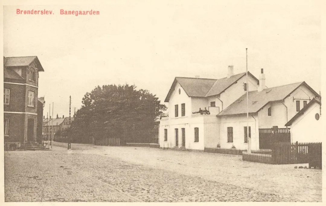 Postkort af Brønderslev Station.