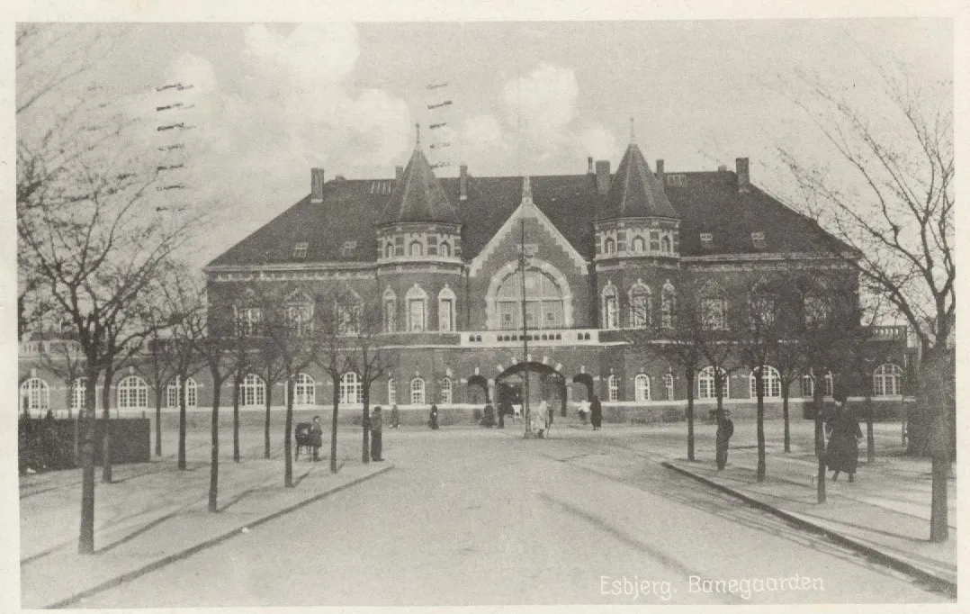 Postkort af Esbjerg Station. Postkort af Esbjerg Station.
