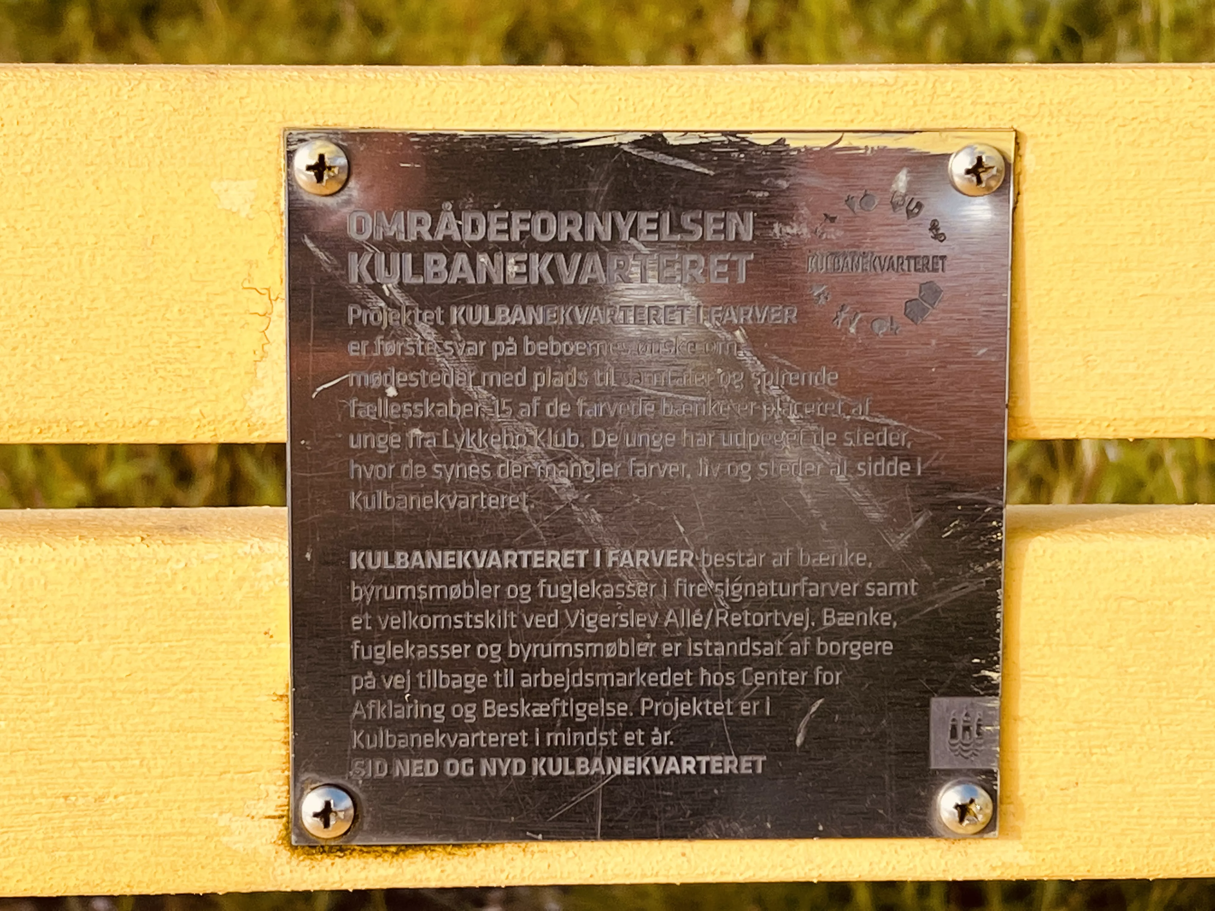 Billede af mindeplade for Kulbanen, som gik hen til Valby Gasværk Station. Billede af mindeplade for Kulbanen, som gik hen til Valby Gasværk Station.
