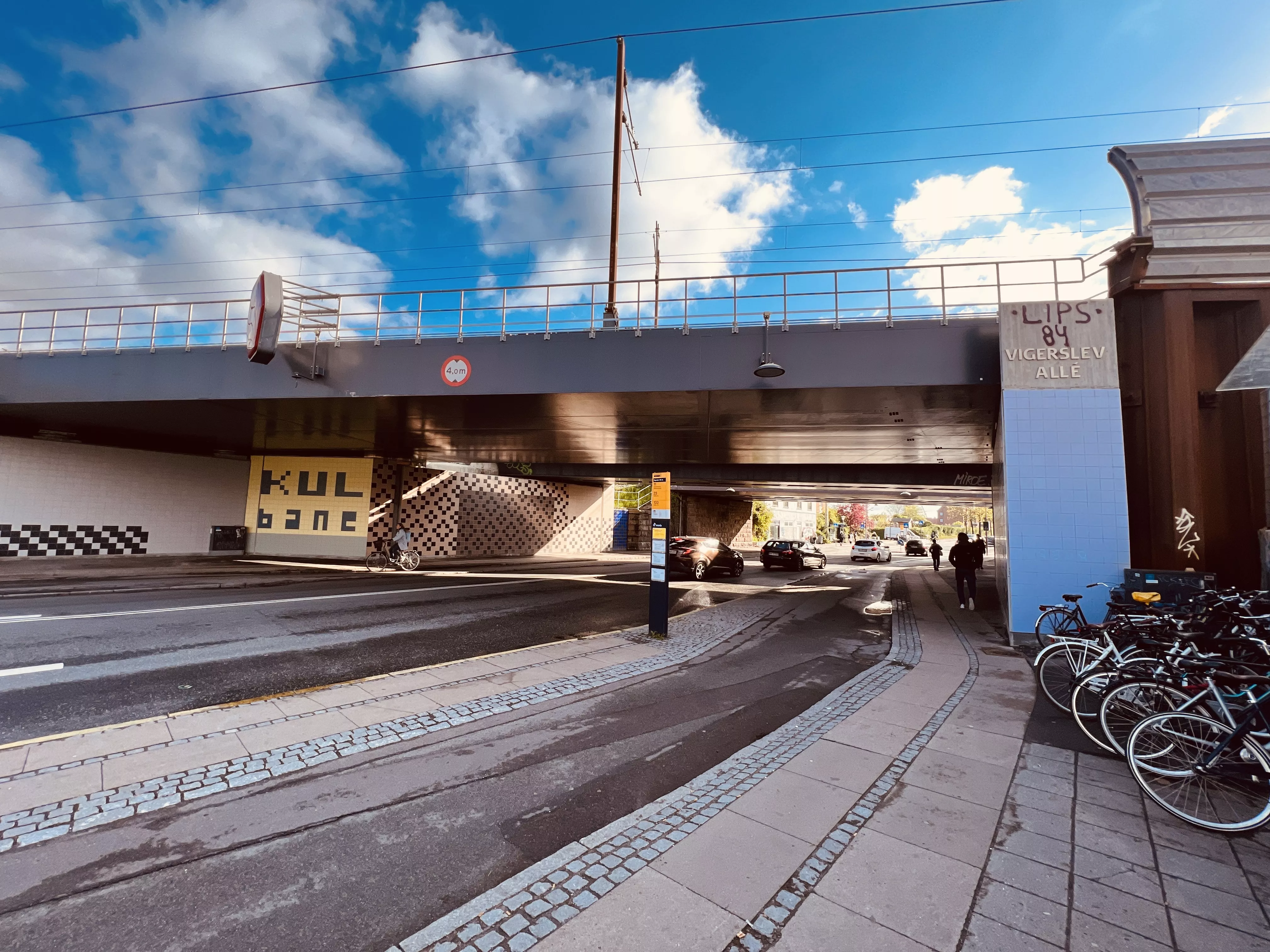 Billede af Vigerslev Allé S-togstrinbræt. Billede af Vigerslev Allé S-togstrinbræt.