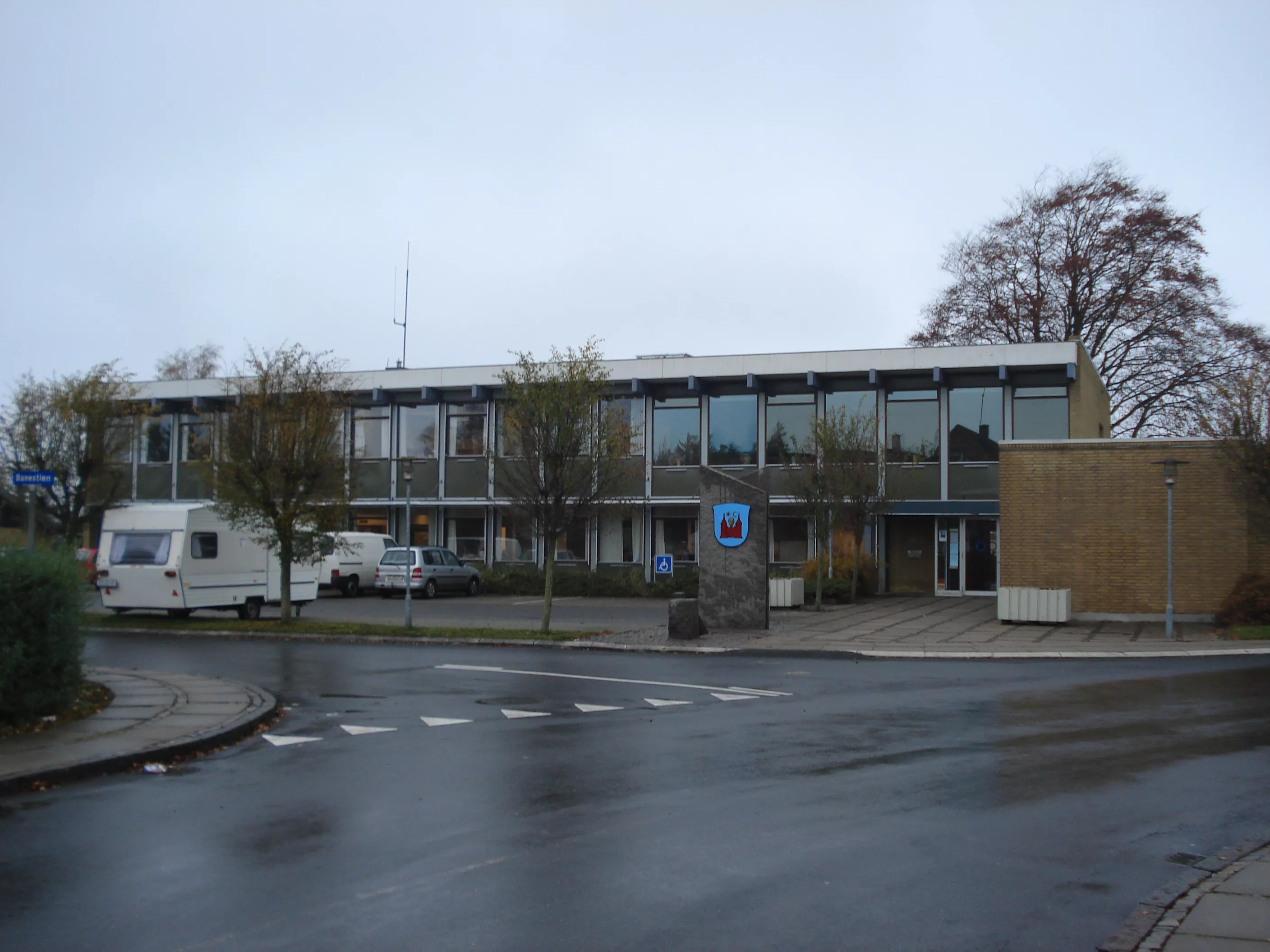 Billede af Ørbæk Station, som er nedrevet og kommunekontoret opført på stedet. Billede af Ørbæk Station, som er nedrevet og kommunekontoret opført på stedet.