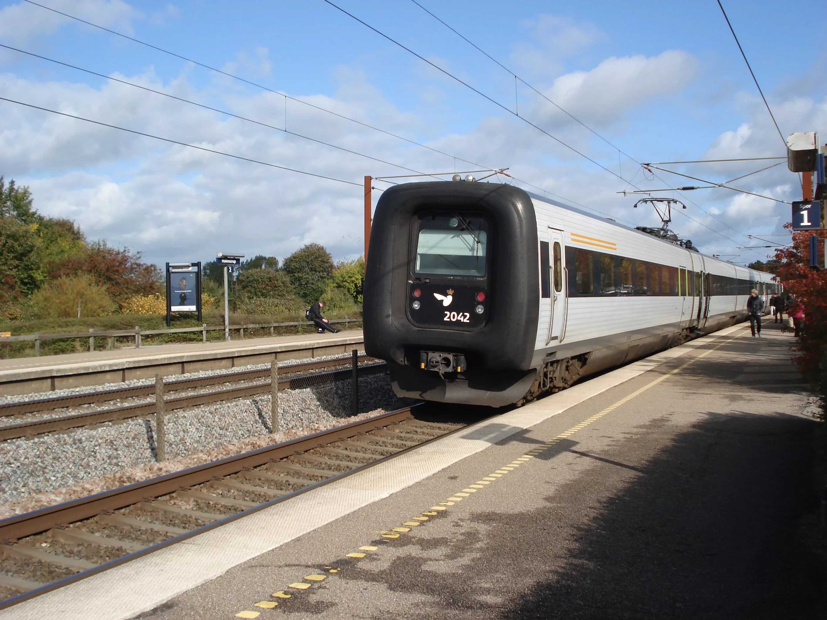 Billede af Holmstrup Station - stationsbygningen er nedrevet og erstattet af dette trinbræt.