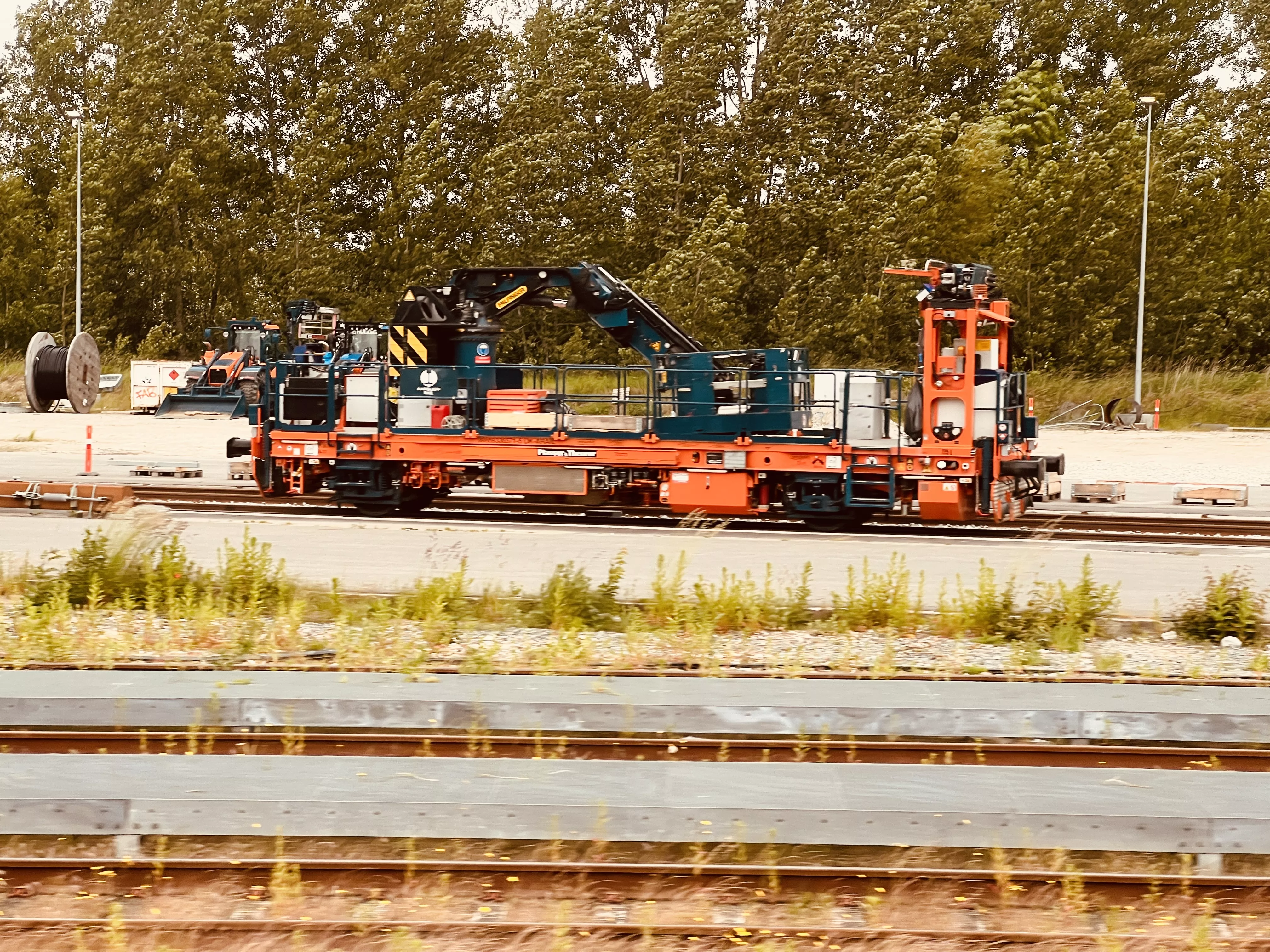 Billede af tog ud for Nykøbing Falster Station.