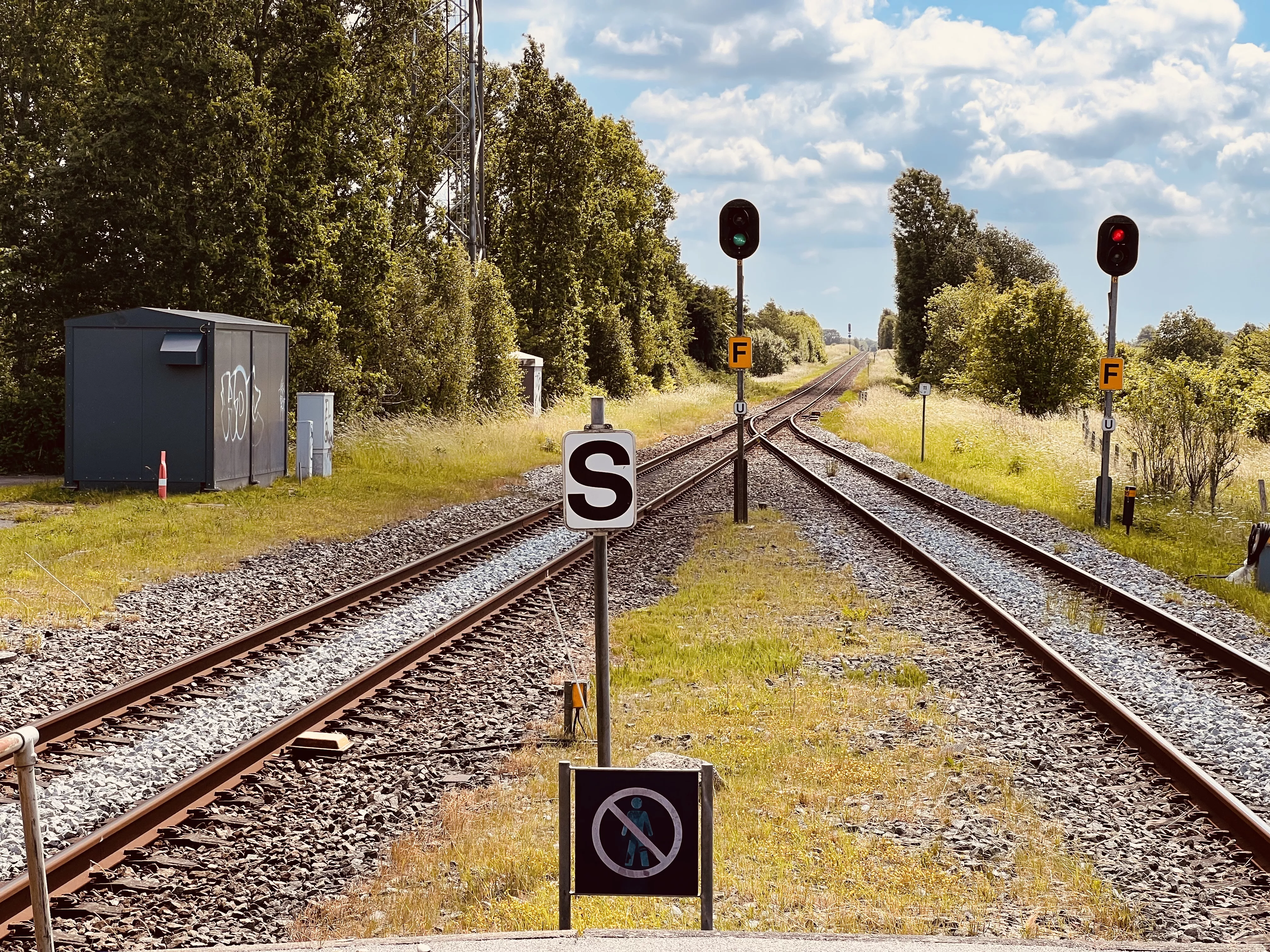 Billede af Højby (Fyn) Trinbræts ind og udkørsel.