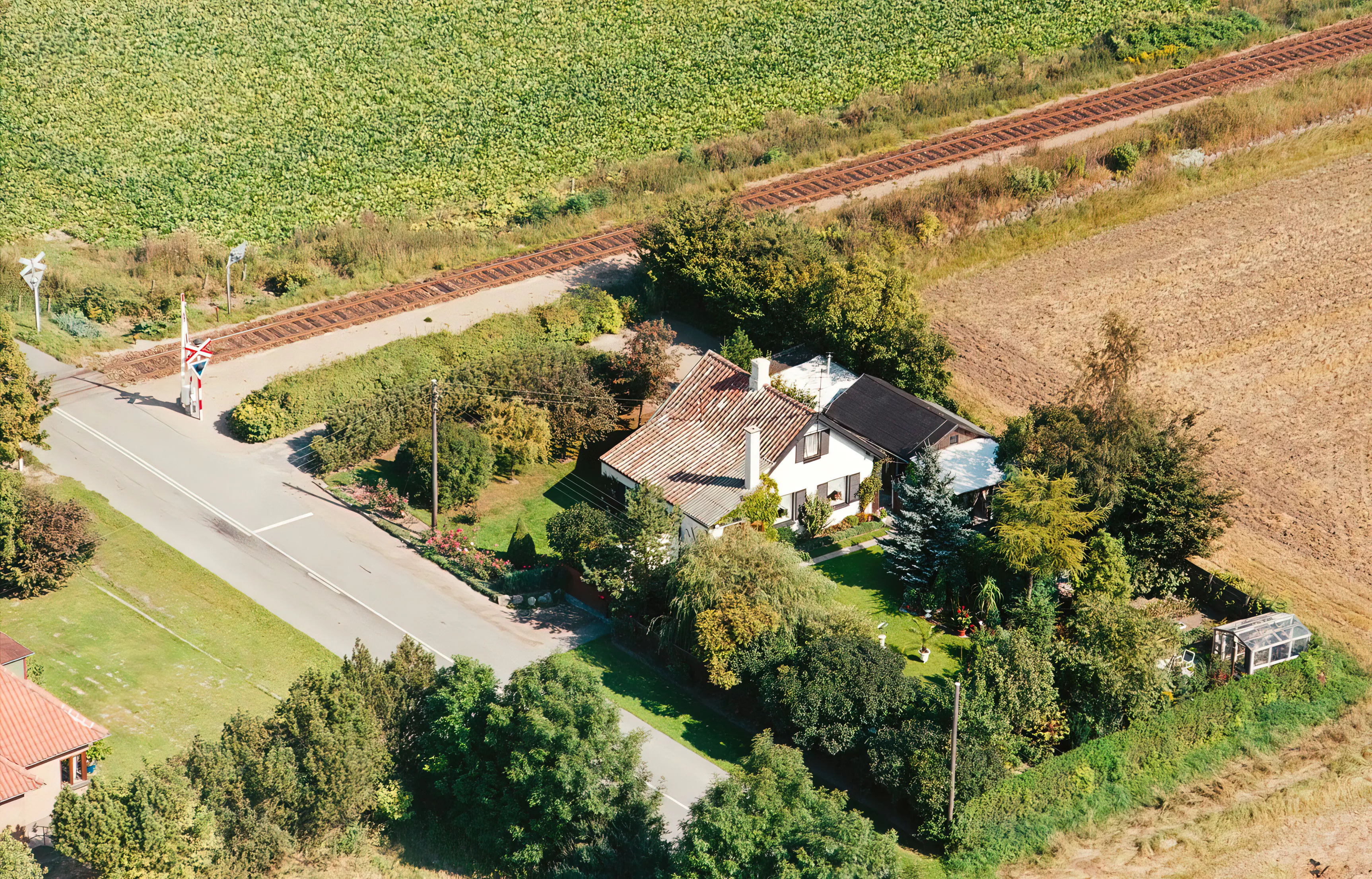 Billede af Krungerup Holdeplads ca. 25 år efter nedlæggelsen. Billede af Krungerup Holdeplads ca. 25 år efter nedlæggelsen.