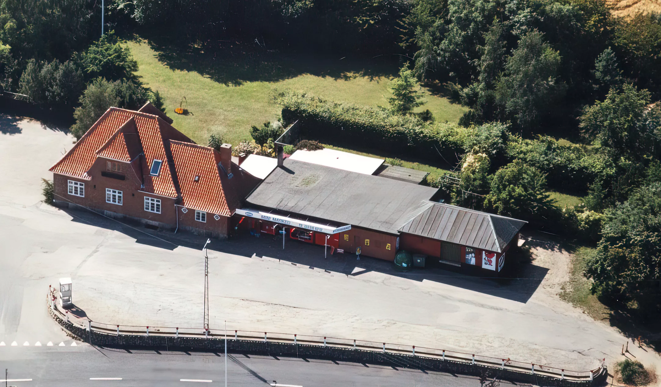 Billede af Helligdommen Station. Billede af Helligdommen Station.