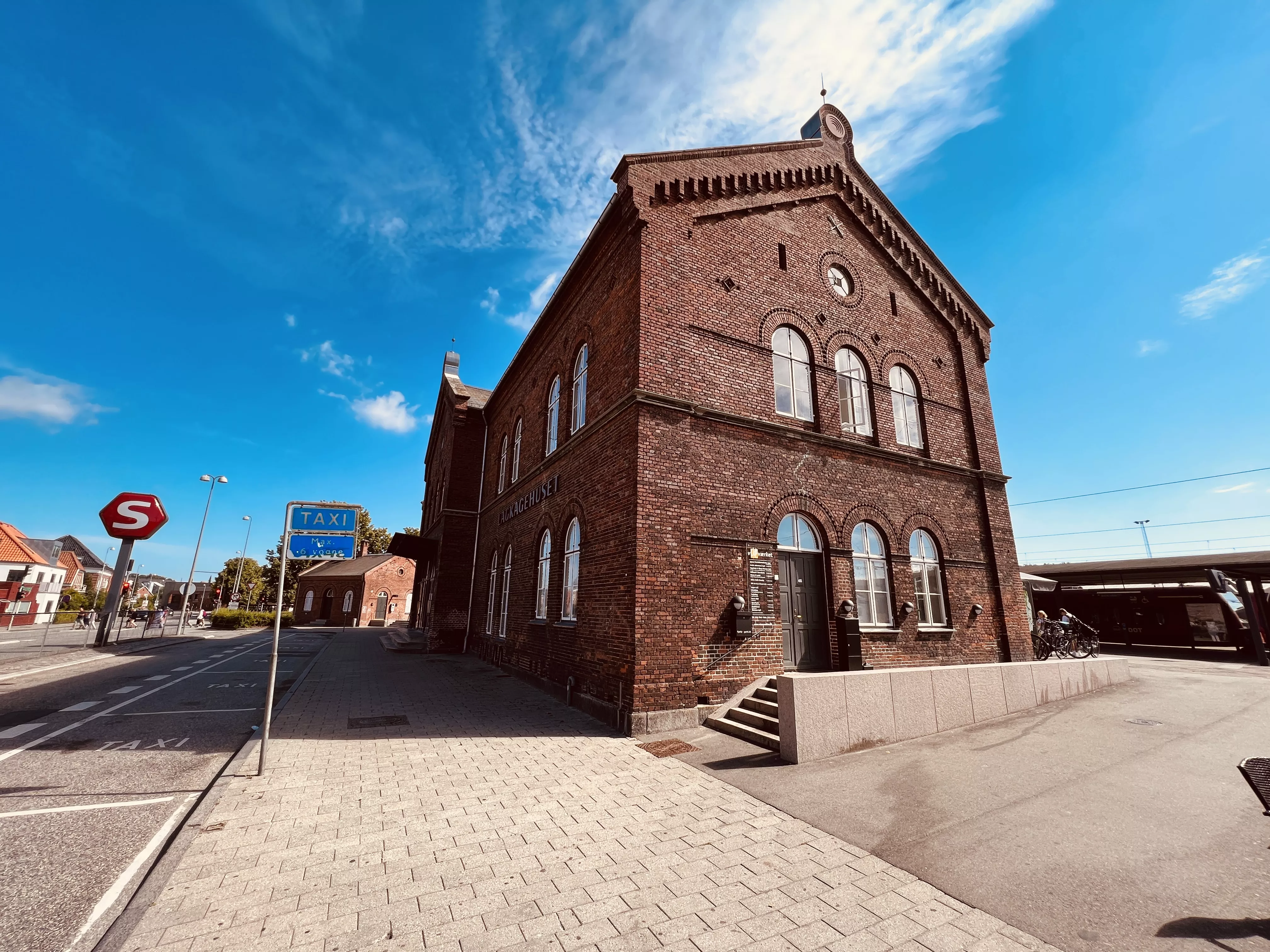 Billede af Hillerød Station. Billede af Hillerød Station.