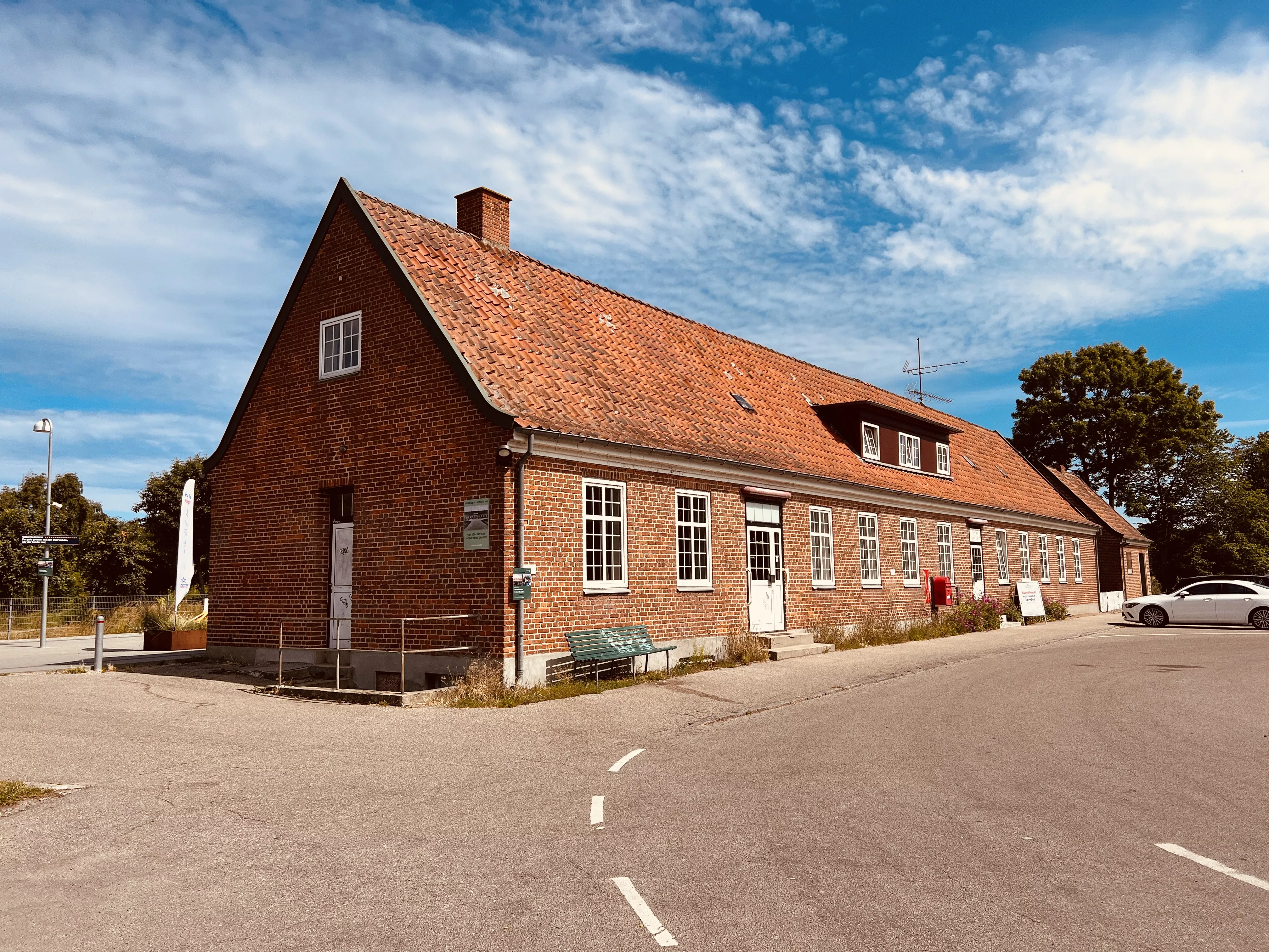 Billede af Tisvildeleje Station.