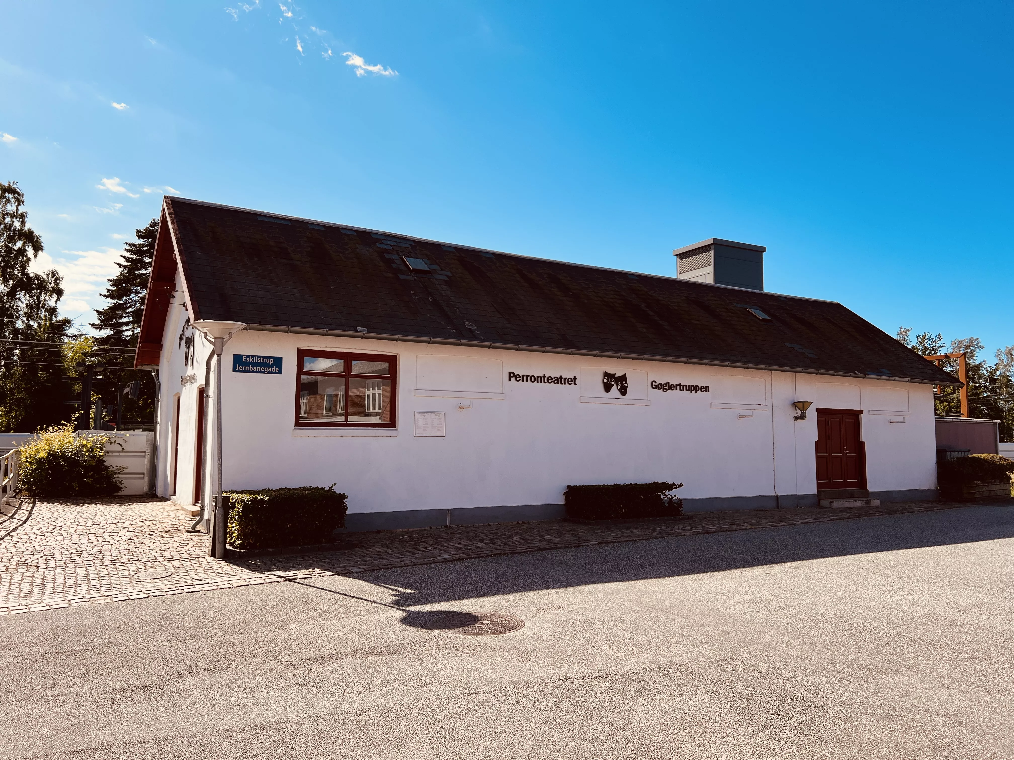 Billede af Eskilstrup Stations varehus.