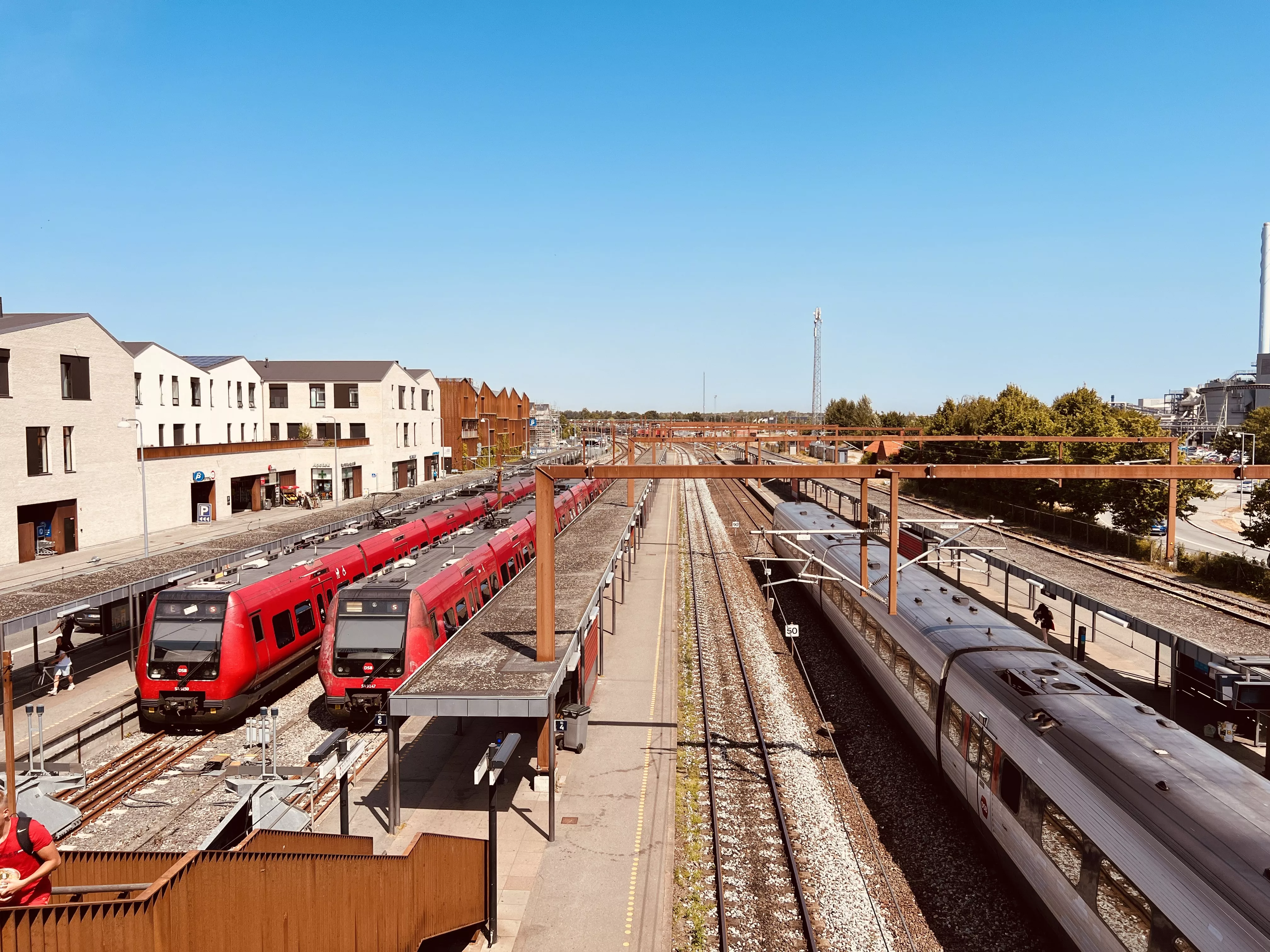 Billede af tog ud for Køge Station. Billede af tog ud for Køge Station.