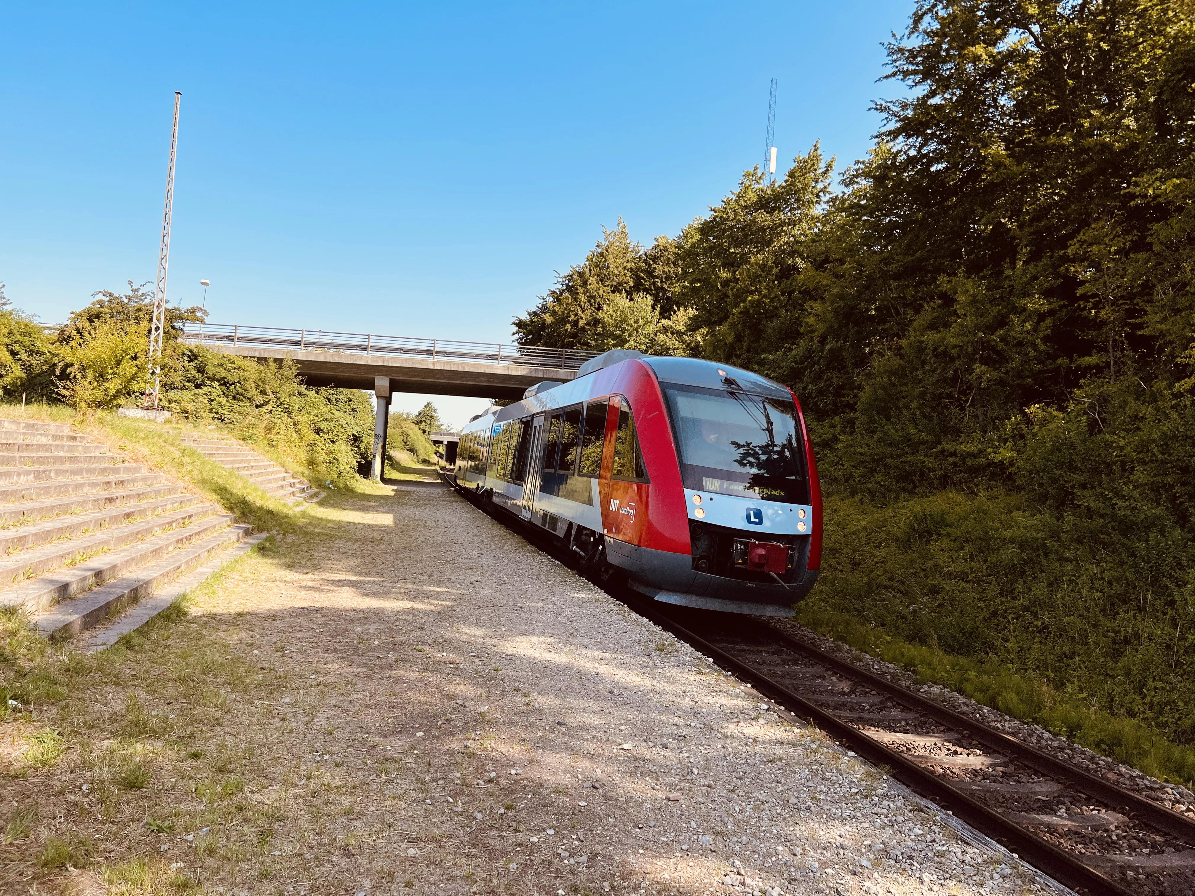 Billede af LT 2024-2124, tidligere VL 2024-2124 fotograferet ud for Roskilde Festivalplads Trinbræt.