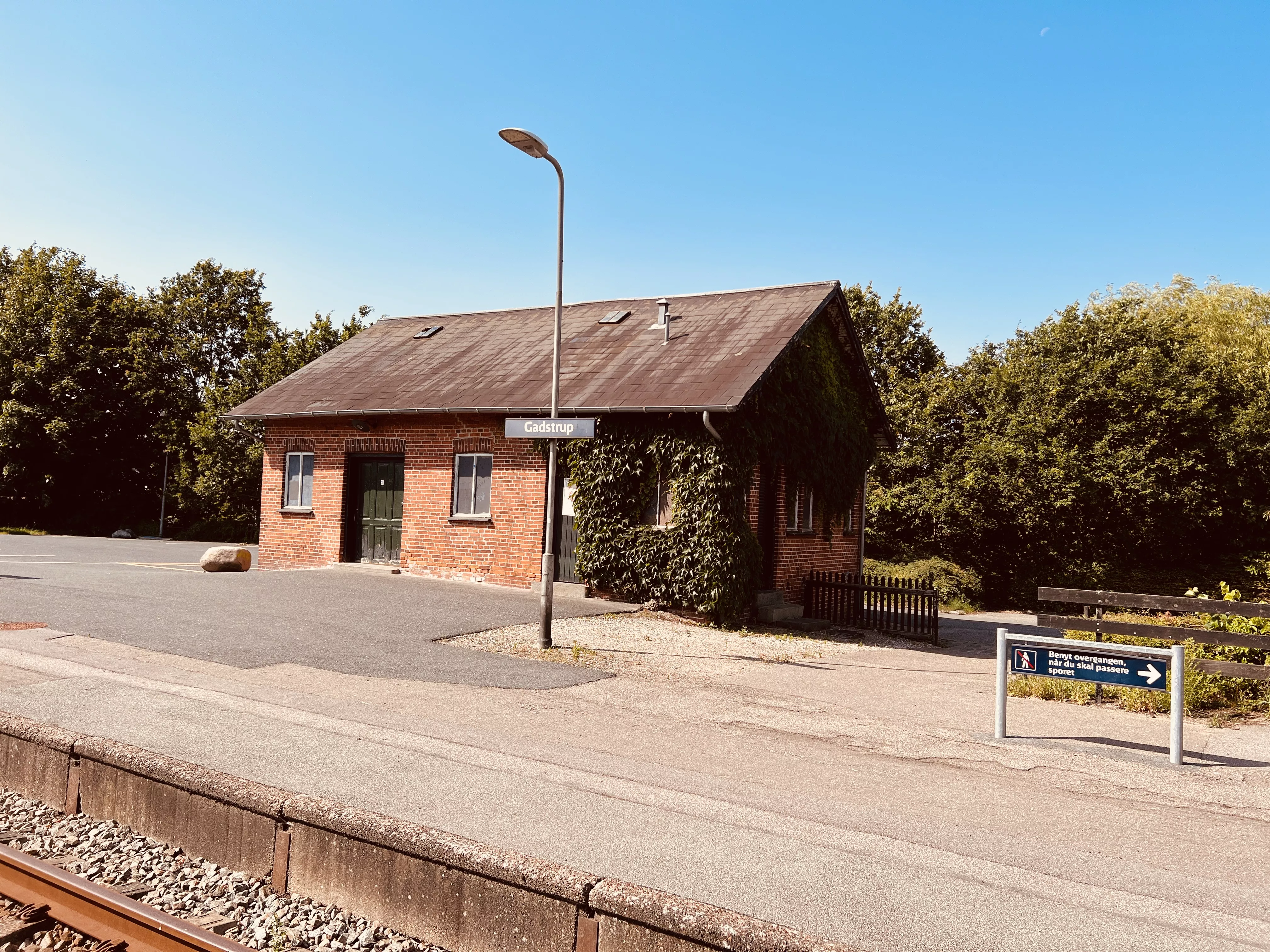 Billede af Gadstrup Stations varehus.