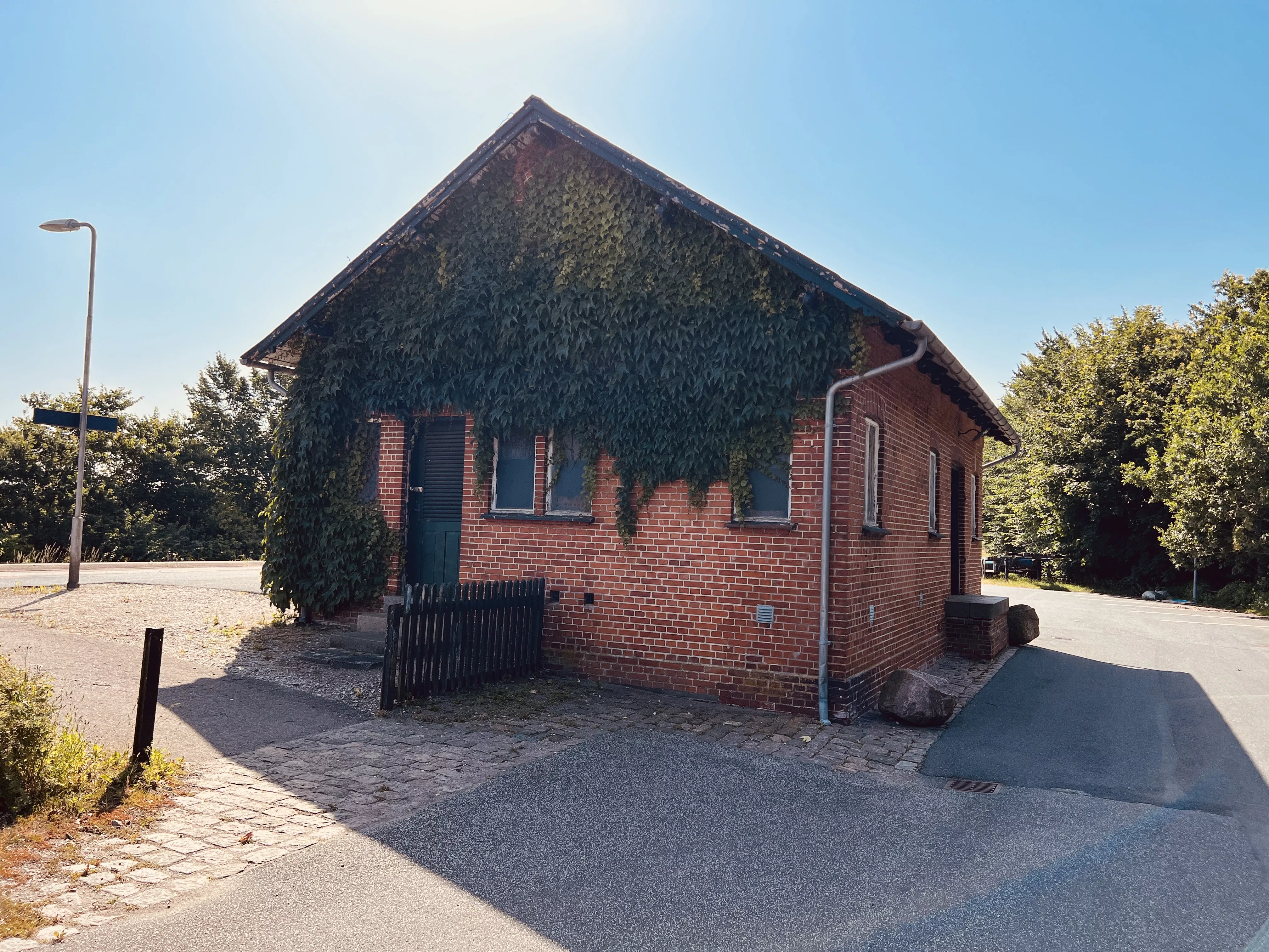 Billede af Gadstrup Stations varehus.