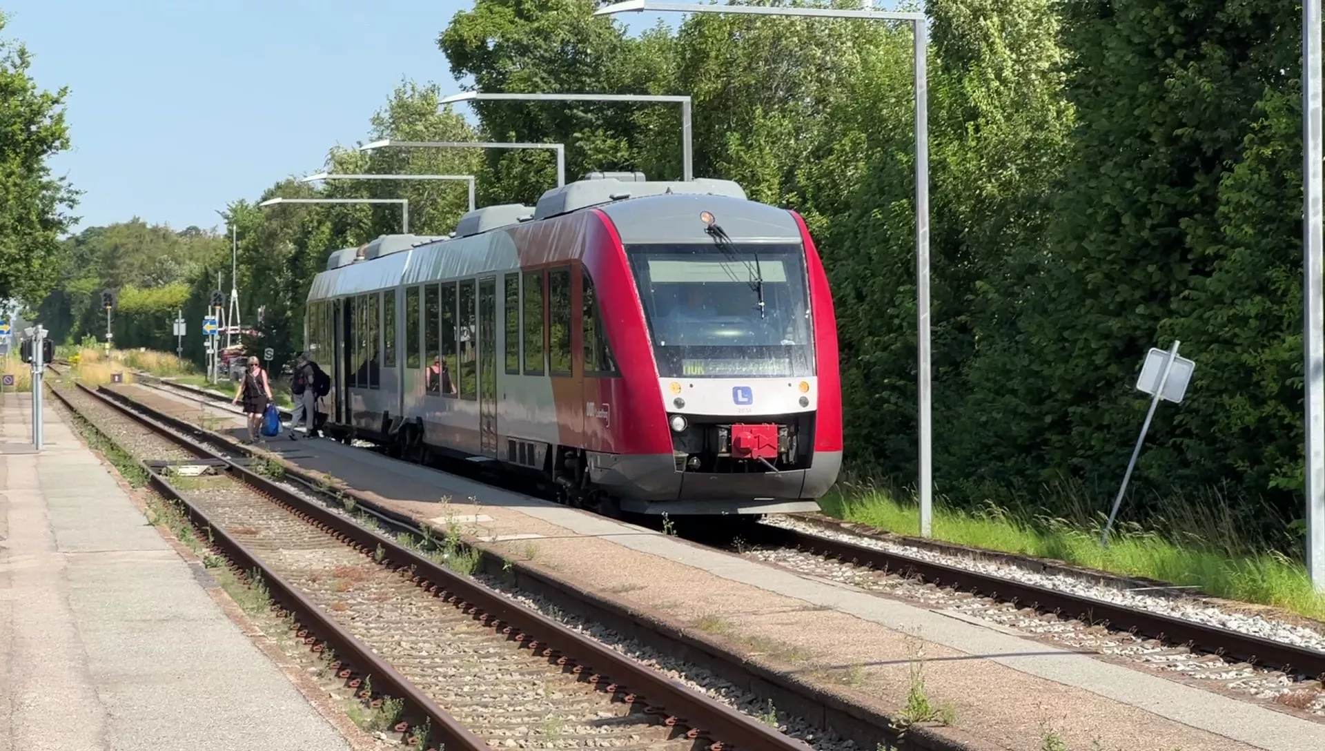 Billede af tog ud for Gadstrup Station. Billede af tog ud for Gadstrup Station.
