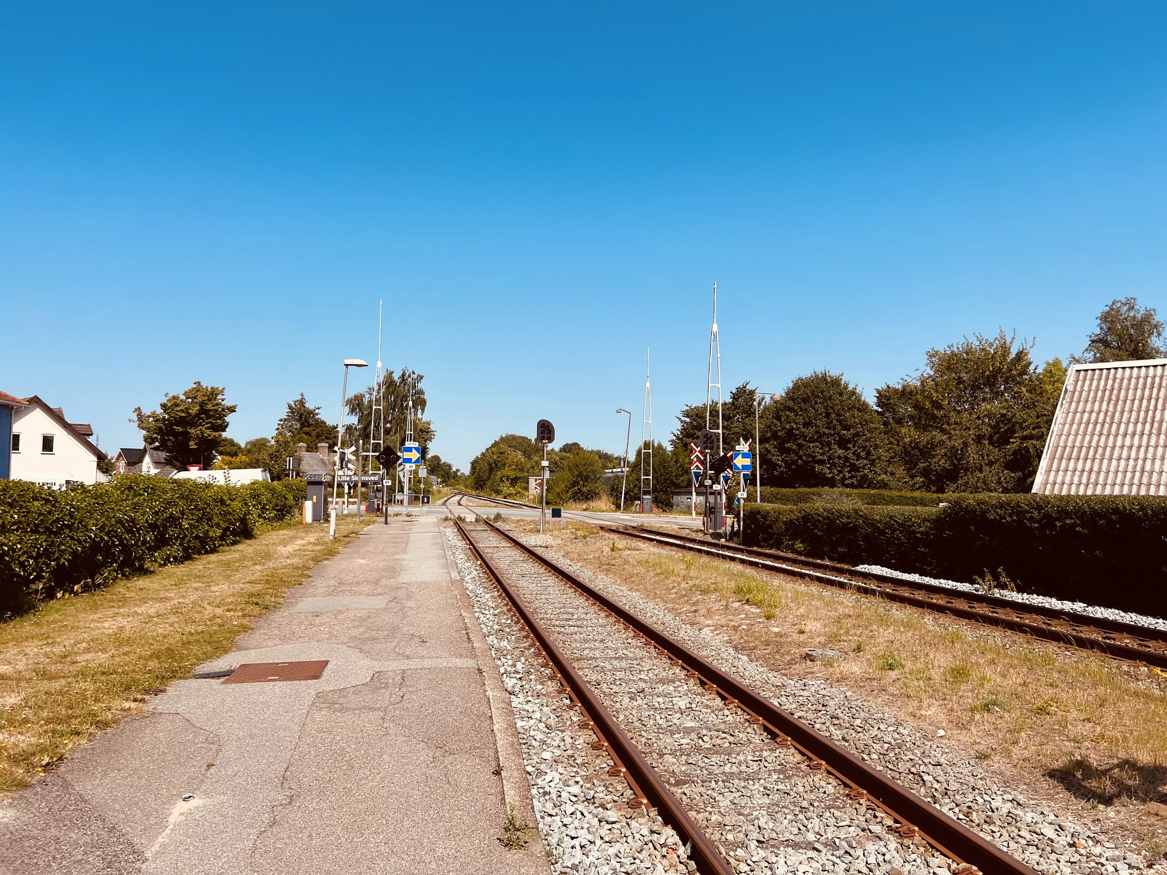 Billede af Lille Skensved Stations ind og udkørsel. Billede af Lille Skensved Stations ind og udkørsel.