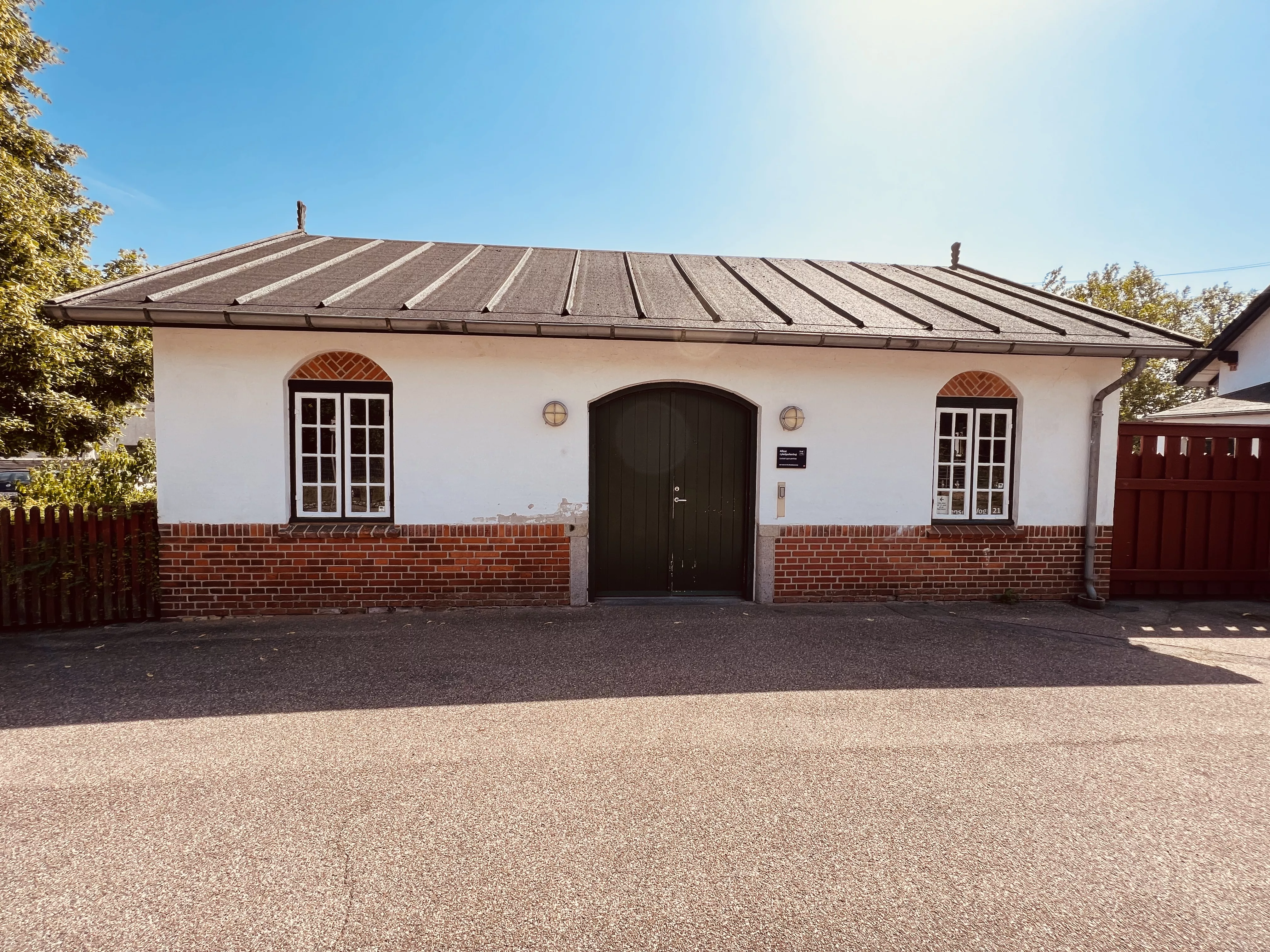 Billede af Herfølge Stations varehus.