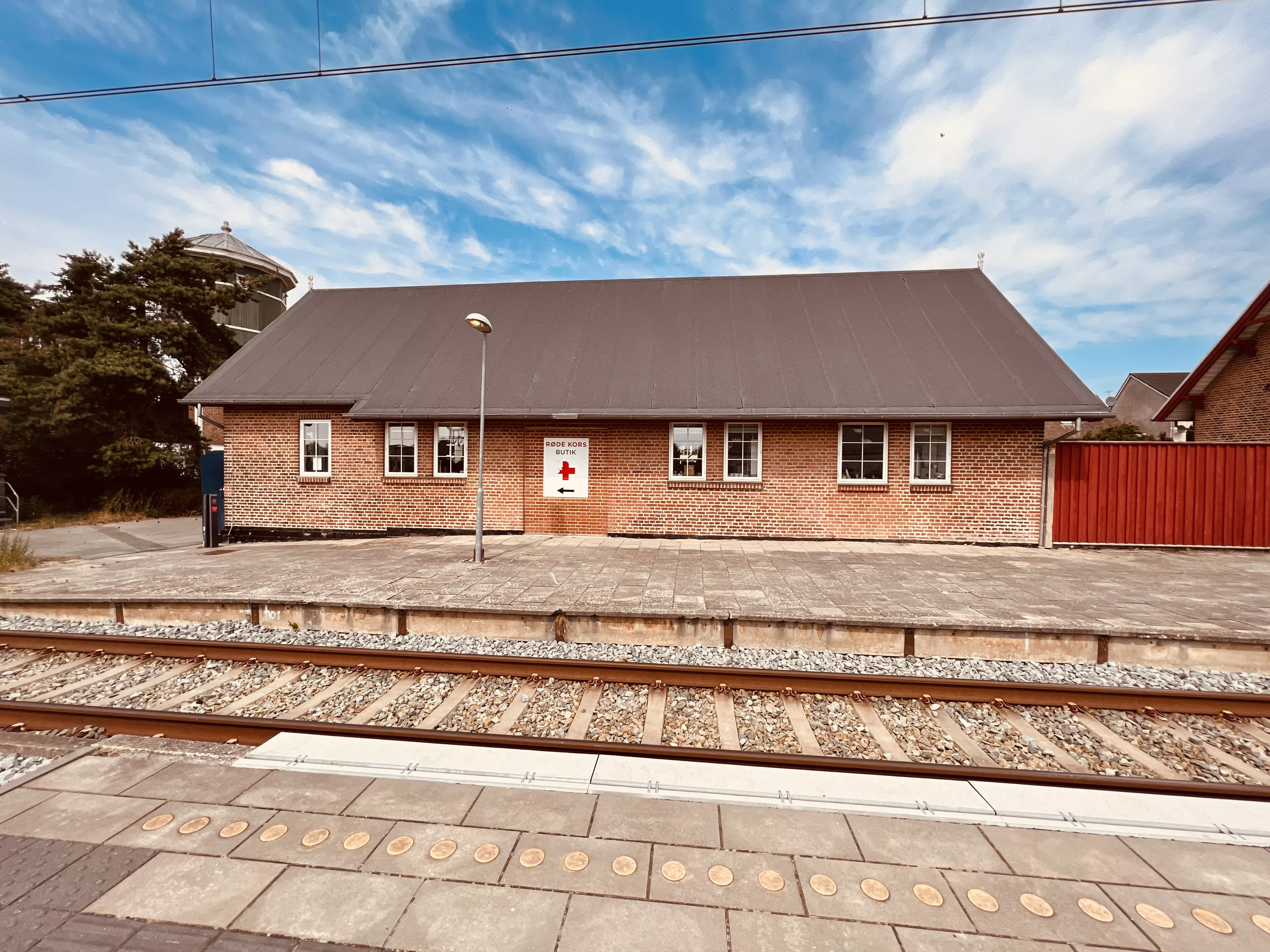 Billede af det gamle varehus ved Ryomgård Letbanestation. Billede af det gamle varehus ved Ryomgård Letbanestation.