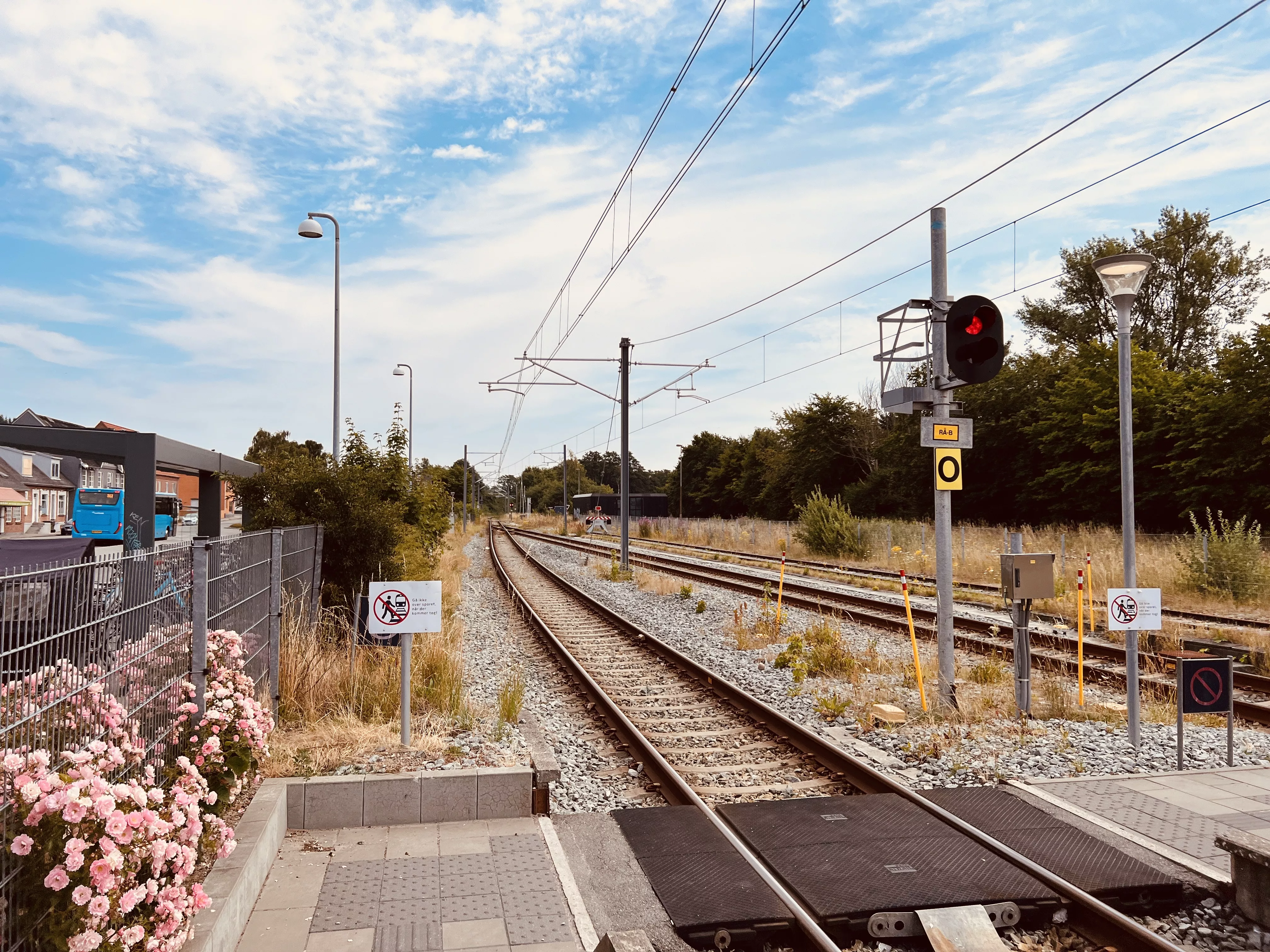 Billede af Ryomgård Letbanestations ind og udkørsel. Billede af Ryomgård Letbanestations ind og udkørsel.