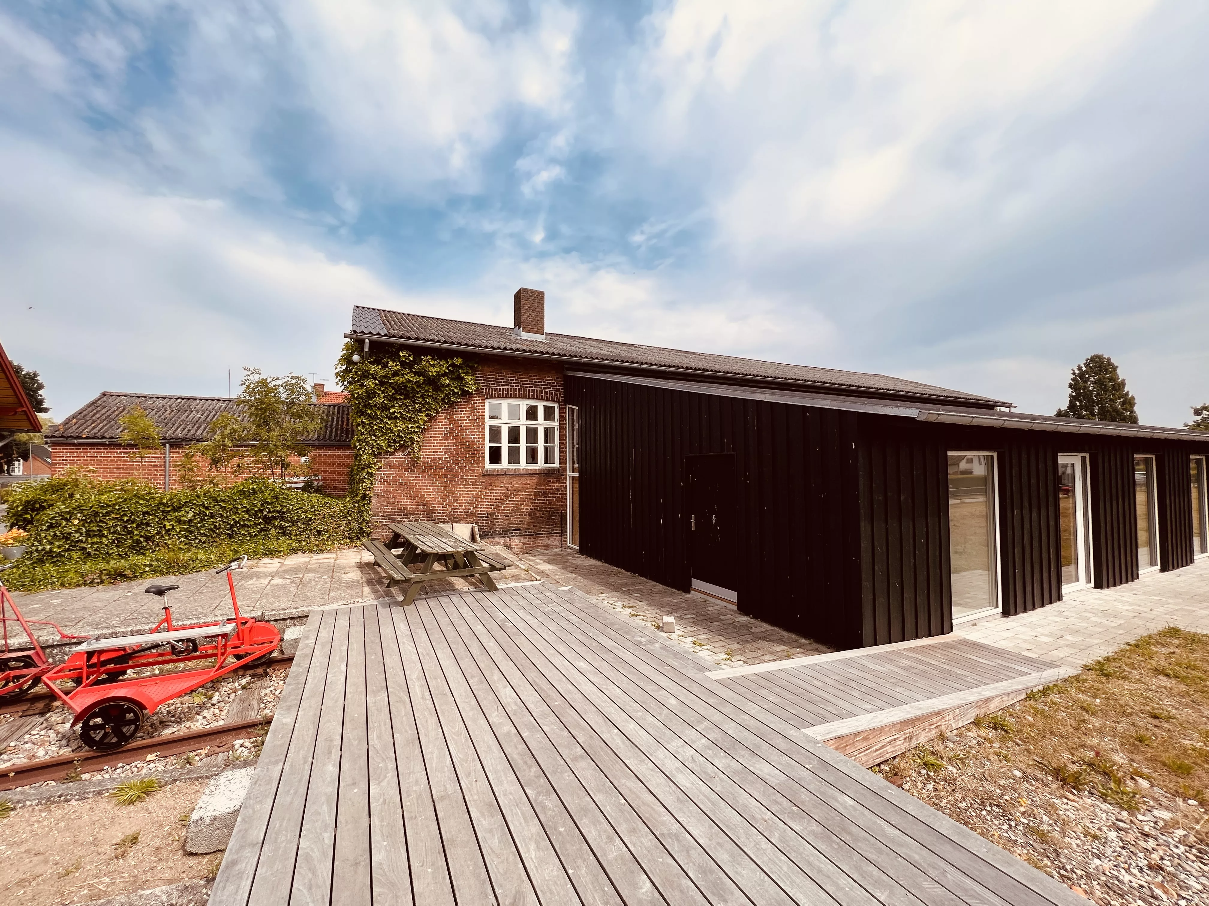 Billede af Allingåbro Stations varehus. Billede af Allingåbro Stations varehus.