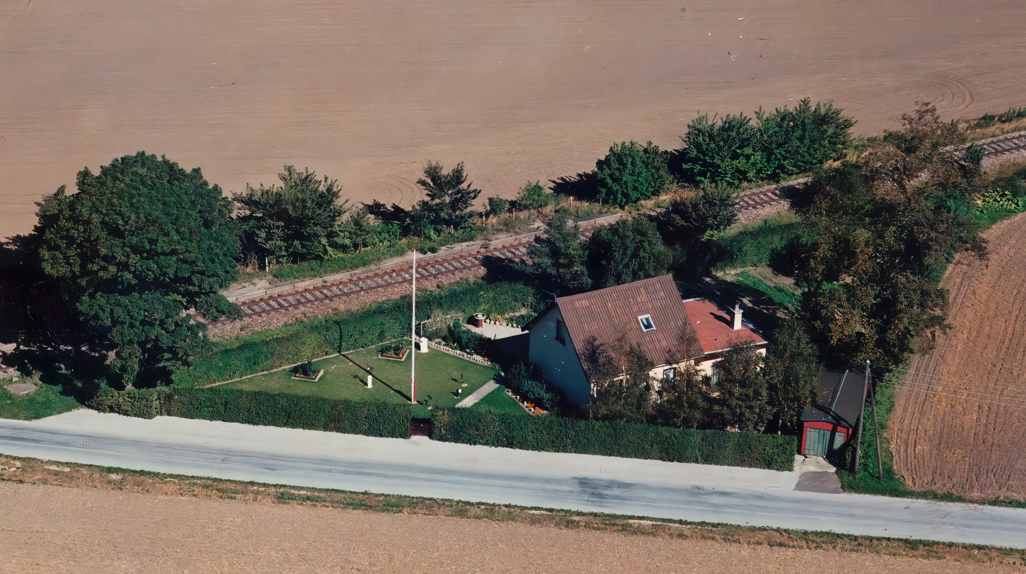 Billede af Holsteinborg Trinbræt. Billede af Holsteinborg Trinbræt.