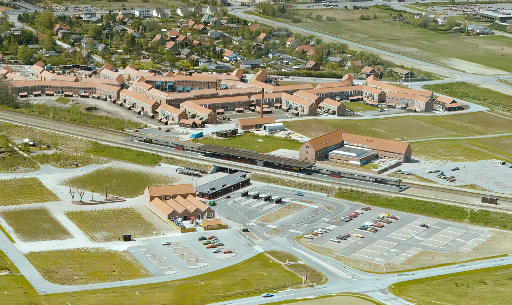 Billede af Ølby S-togstrinbræt lige efter indvielsen i 1983. Billede af Ølby S-togstrinbræt lige efter indvielsen i 1983.