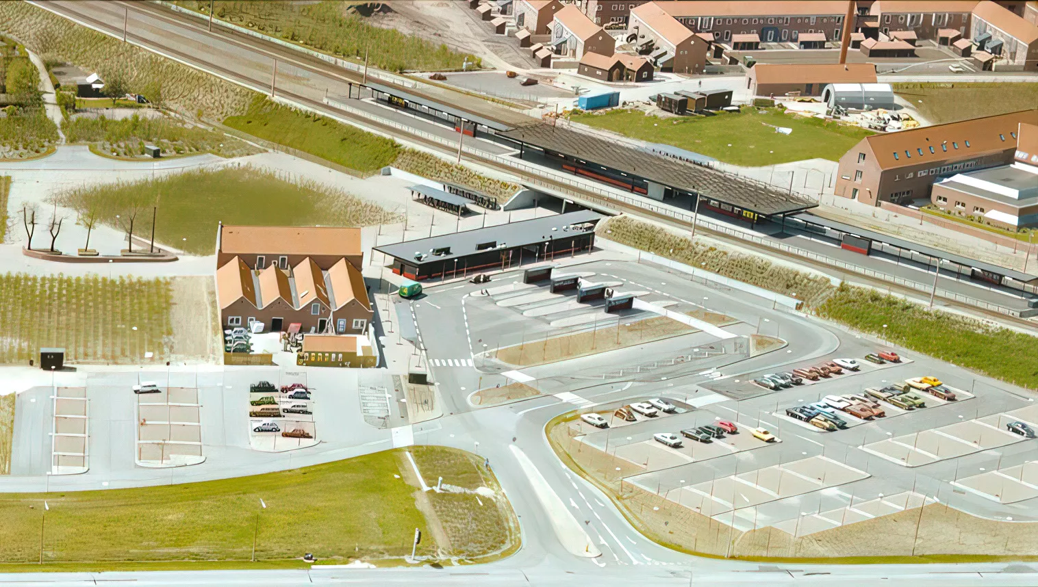 Billede af Ølby S-togstrinbræt lige efter indvielsen i 1983. Billede af Ølby S-togstrinbræt lige efter indvielsen i 1983.