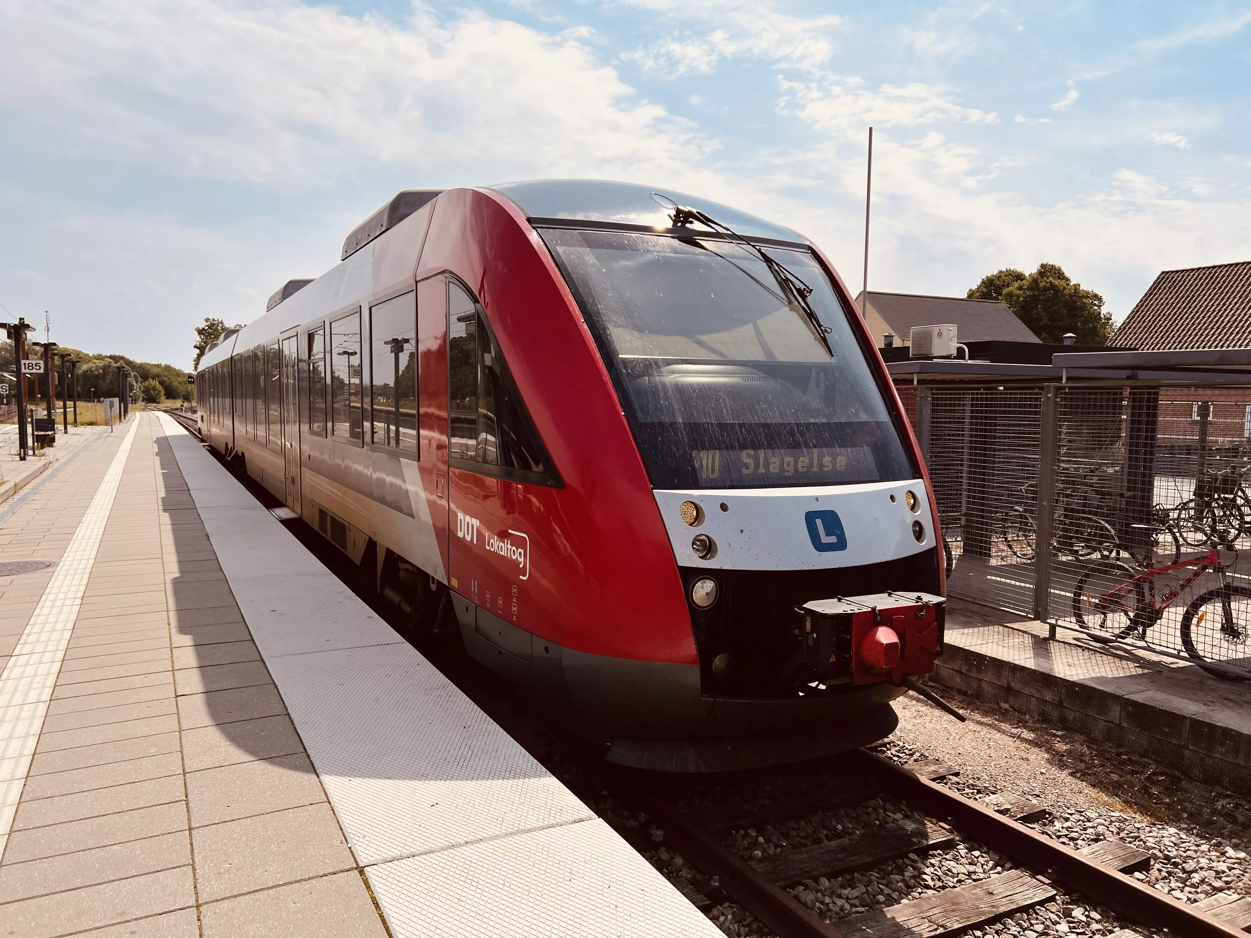 Billede af LT 2030-2130, tidligere VL 2030-2130 fotograferet ud for Tølløse Station. Billede af LT 2030-2130, tidligere VL 2030-2130 fotograferet ud for Tølløse Station.