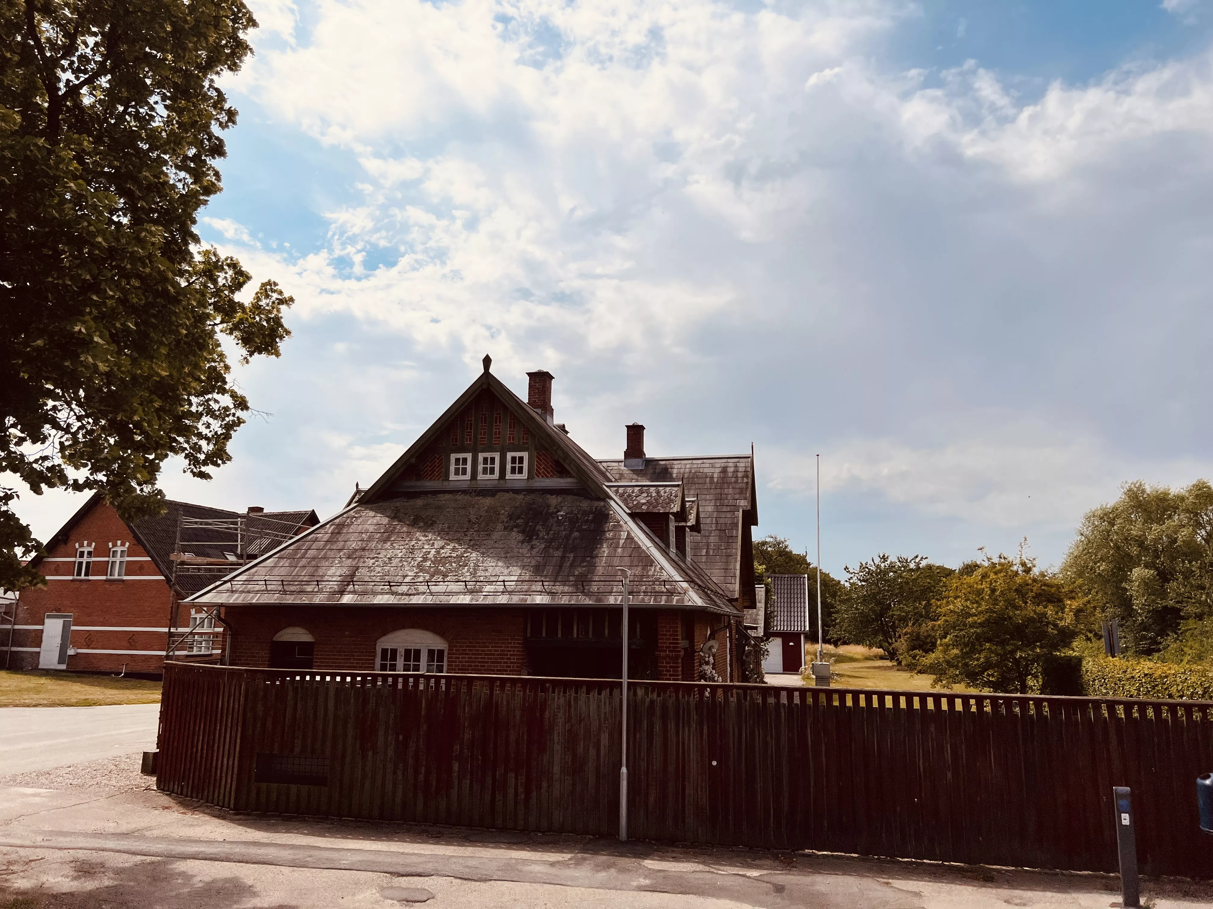 Billede af Vedde Station. Billede af Vedde Station.