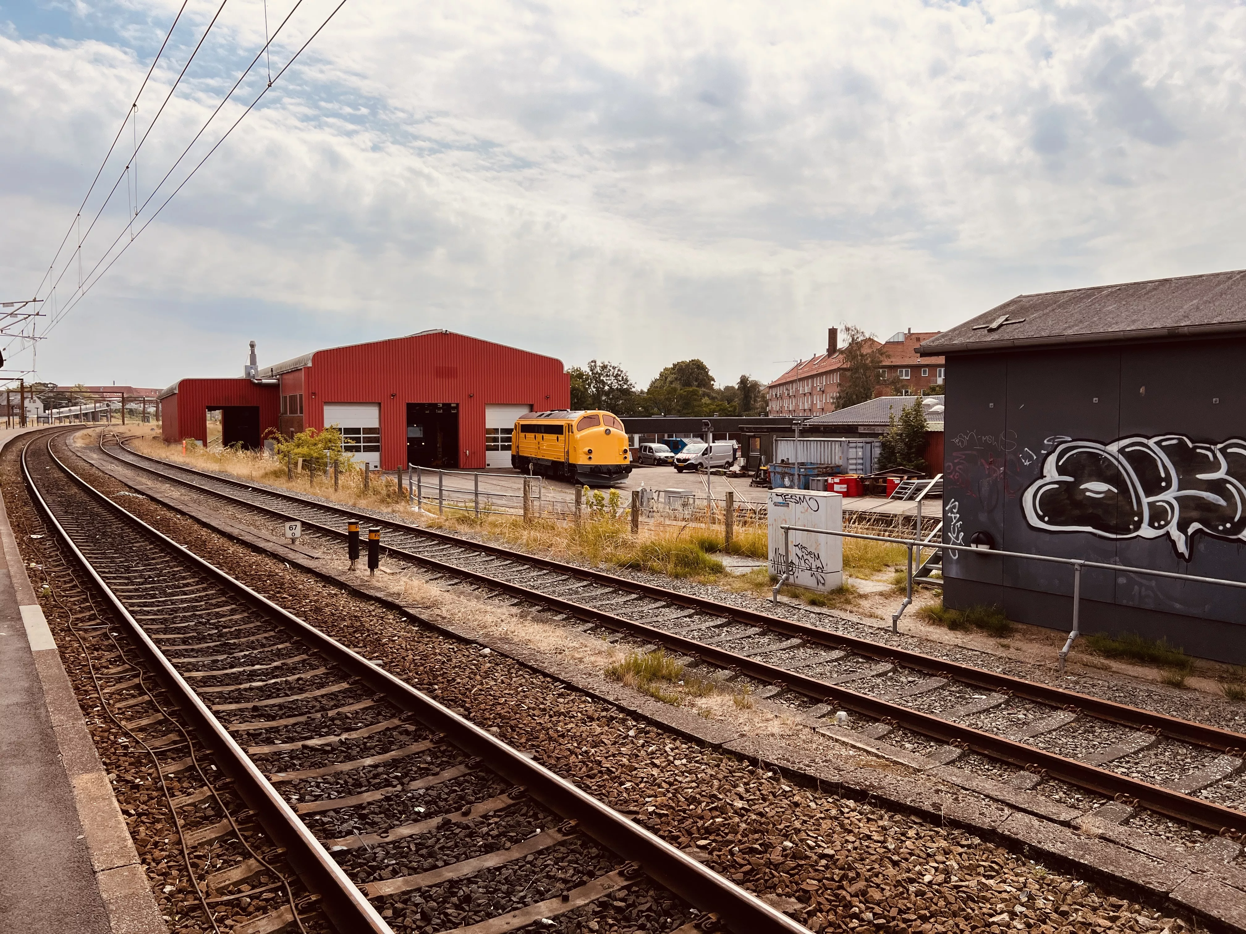 Billede af Lokaltogs remise ved Holbæk Station. Billede af Lokaltogs remise ved Holbæk Station.