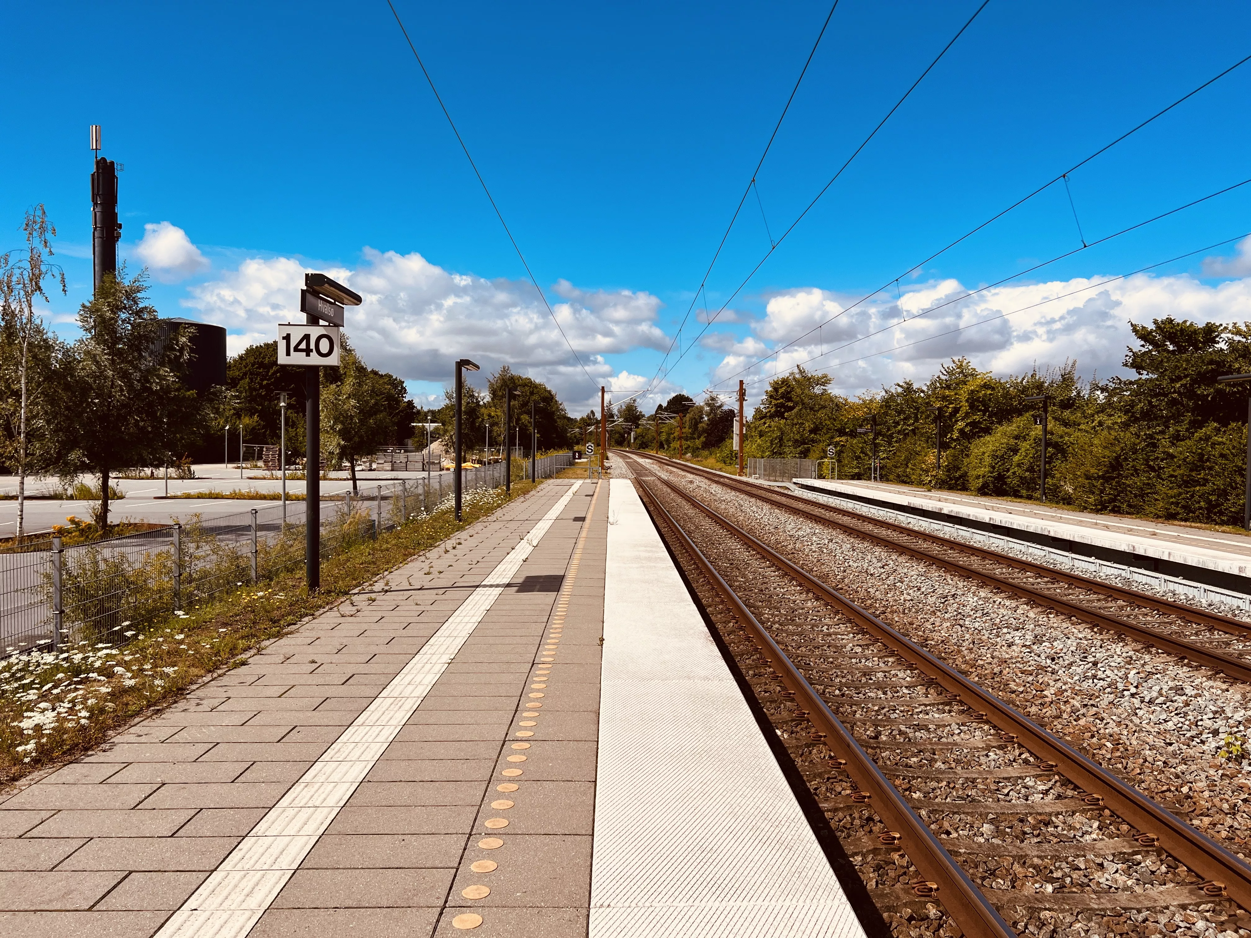 Billede af Hvalsø Stations ind og udkørsel. Billede af Hvalsø Stations ind og udkørsel.