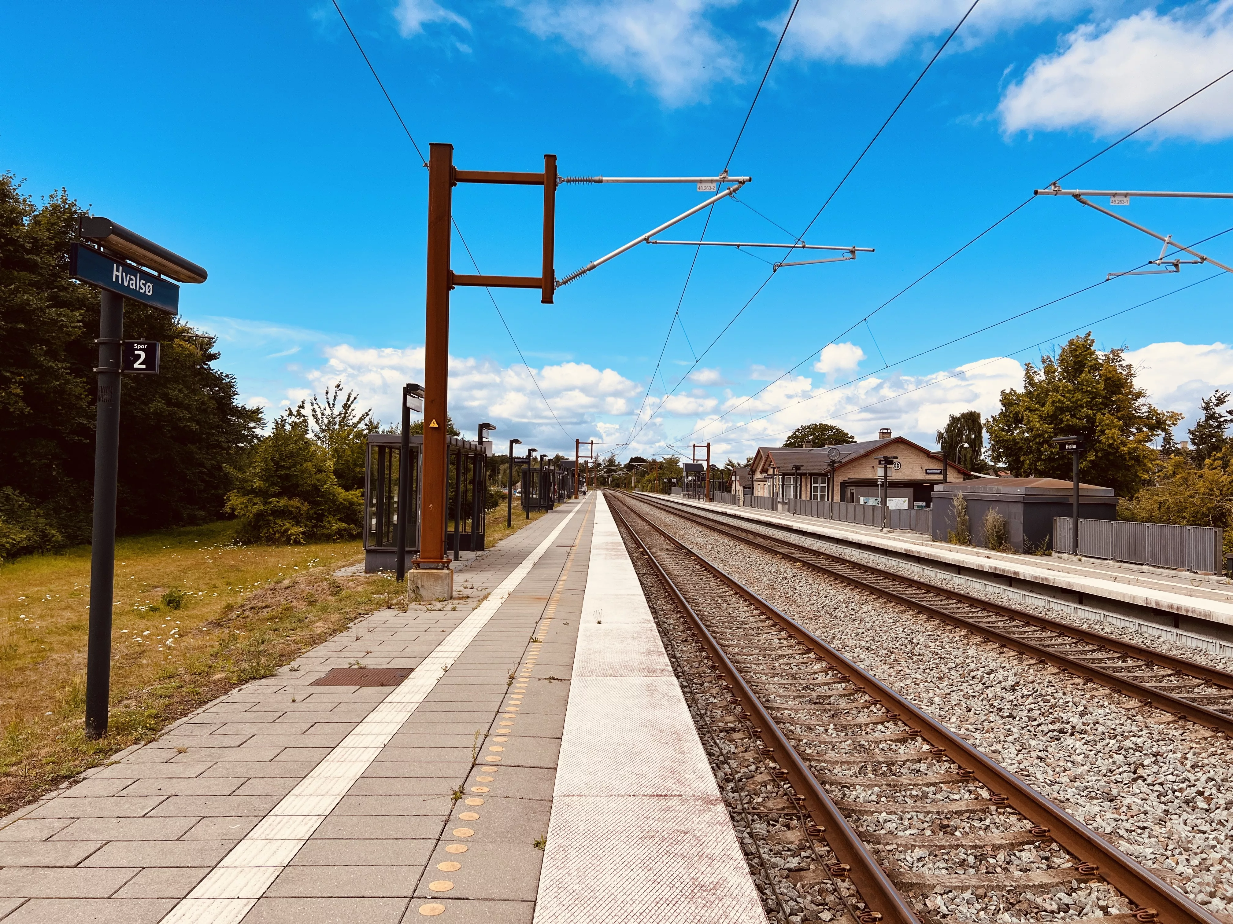 Billede af Hvalsø Stations ind og udkørsel. Billede af Hvalsø Stations ind og udkørsel.