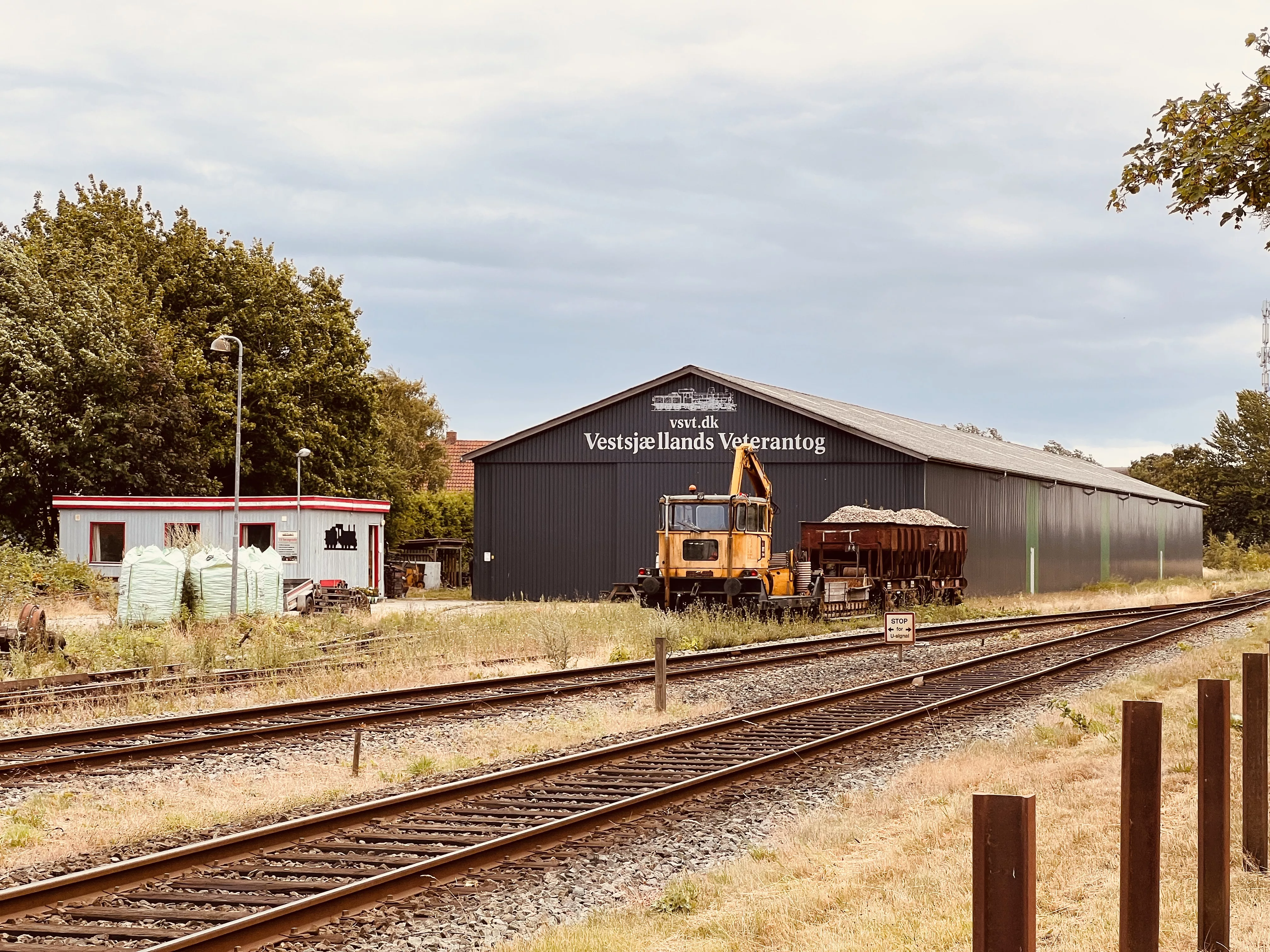 Billede af Vestsjællands Veterantog ved Høng Station.