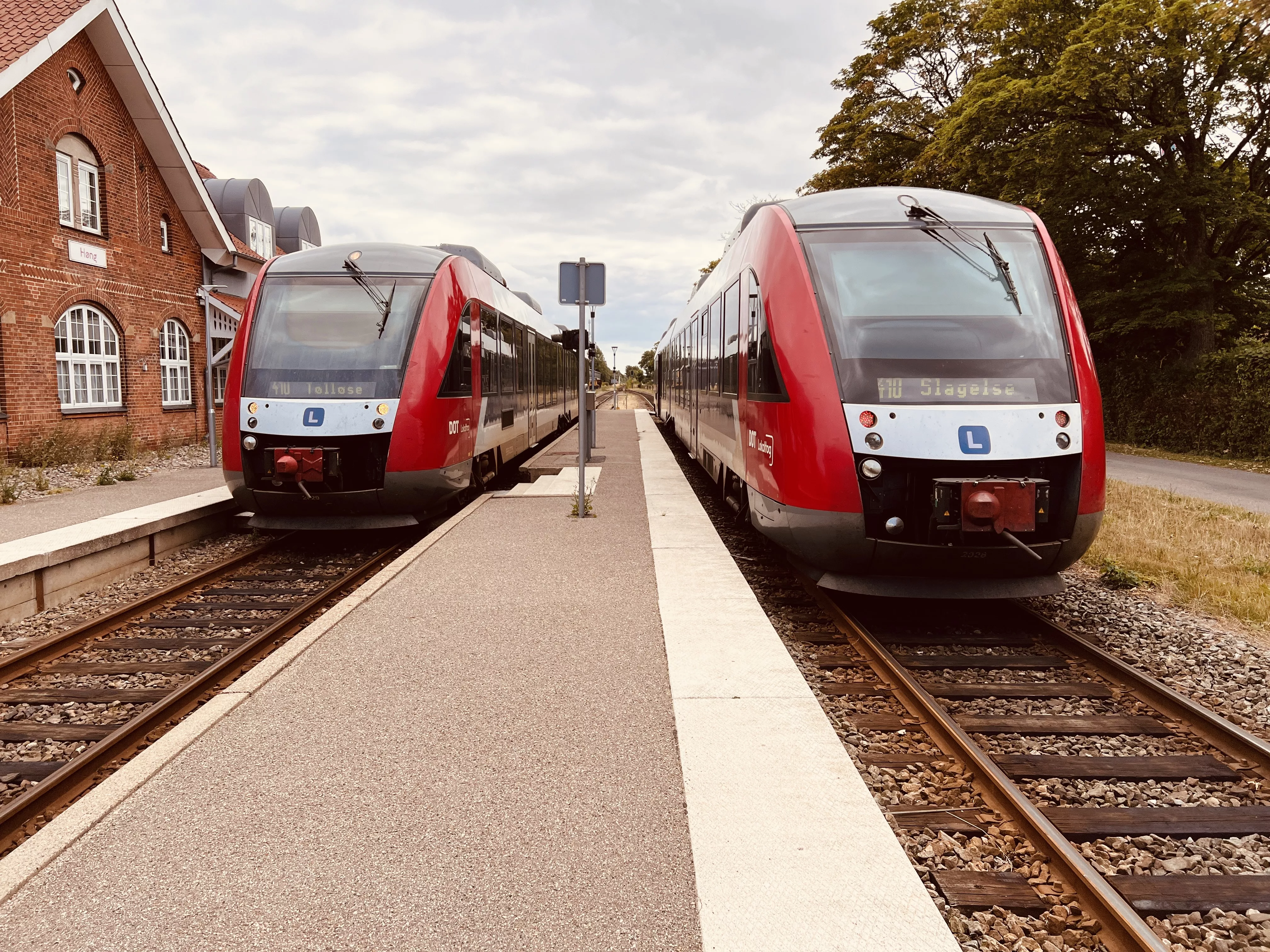 Billede af LT 2028-2128, tidligere VL 2028-2128 fotograferet ud for Høng Trinbræt. Billede af LT 2028-2128, tidligere VL 2028-2128 fotograferet ud for Høng Trinbræt.