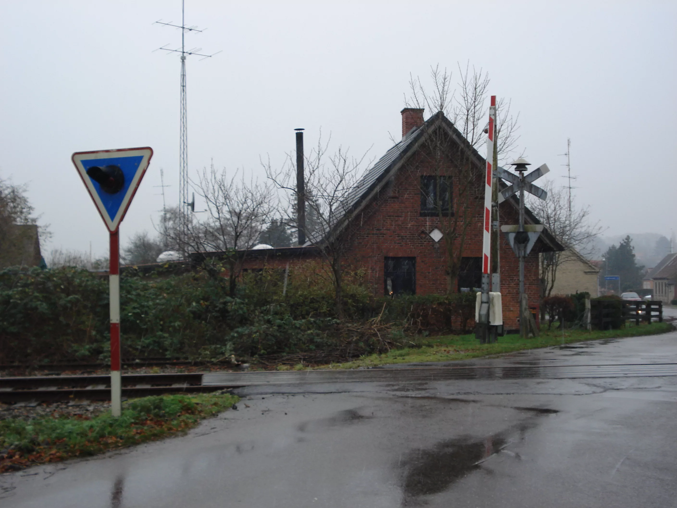 Billede af overkørslen ved Væggerløse Trinbræt. Billede af overkørslen ved Væggerløse Trinbræt.