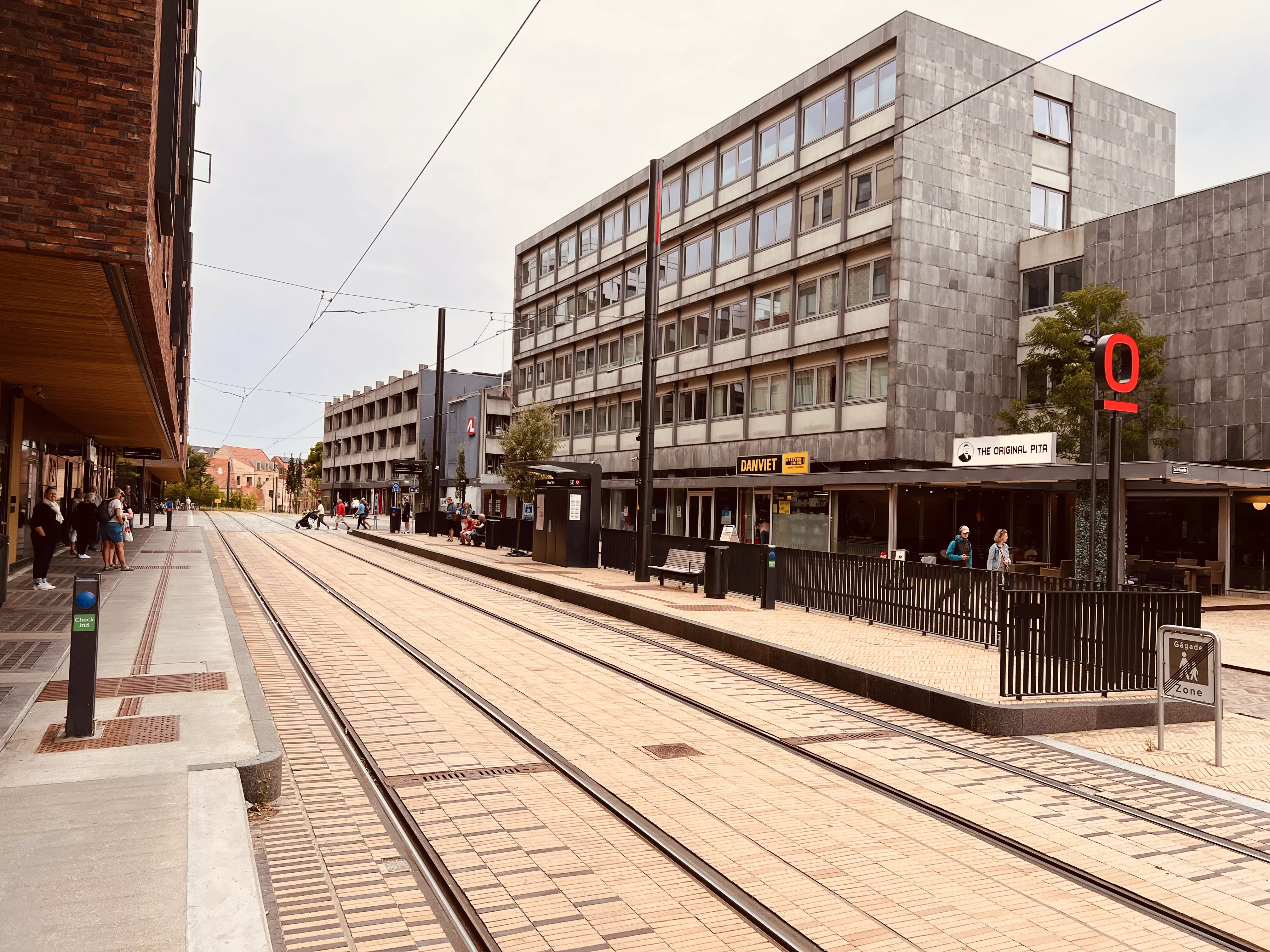 Billede af Albani Torv Letbanestation. Billede af Albani Torv Letbanestation.
