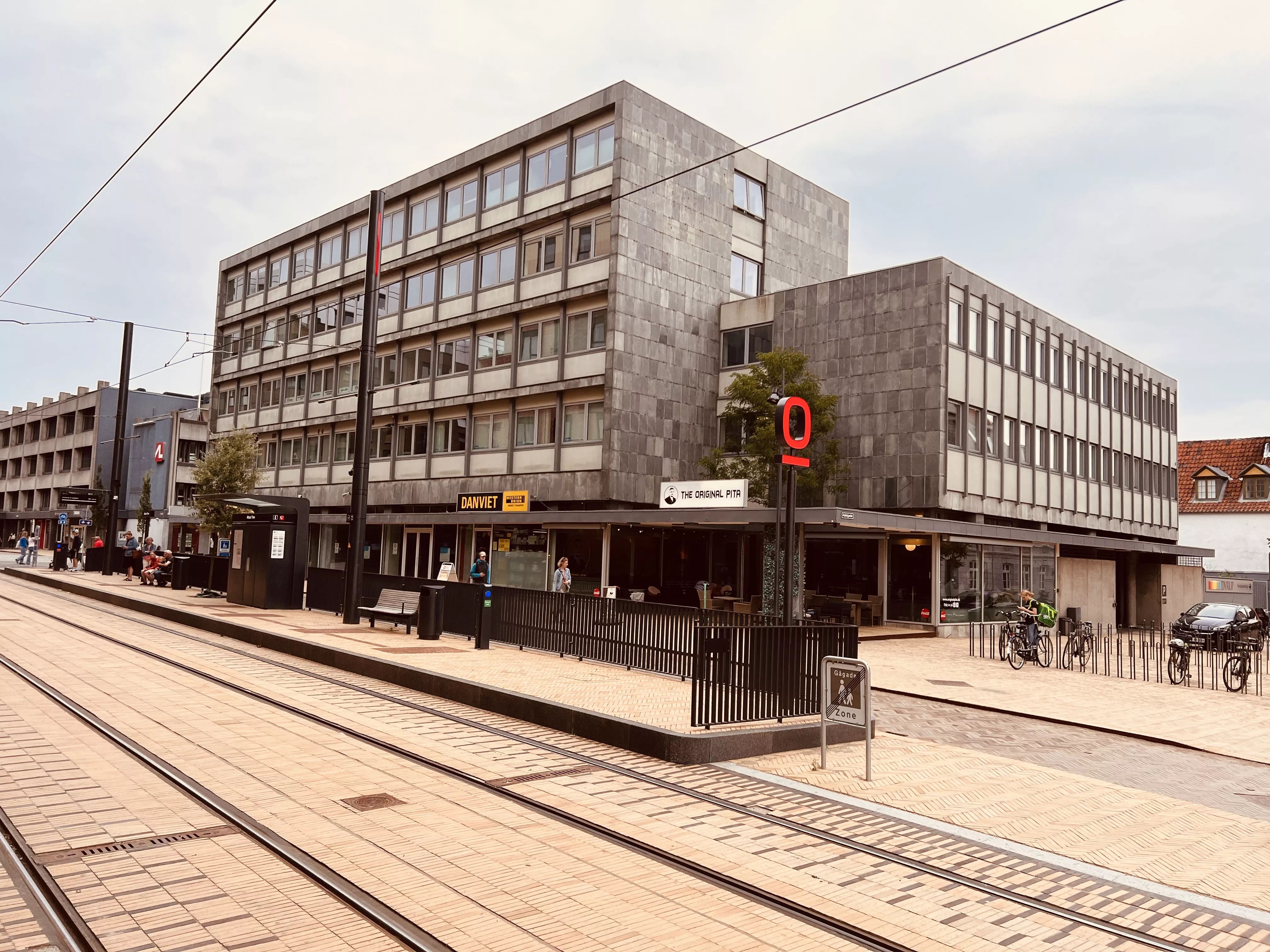 Billede af Albani Torv Letbanestation. Billede af Albani Torv Letbanestation.
